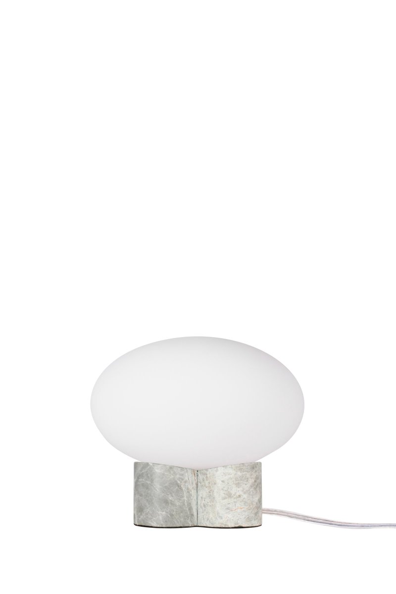 Mammut 18cm Grå bordlampe Fra Globen Lighting - Mammut er en eksklusiv og leken bordlampe med sine korte ben og store glasskuppel.
