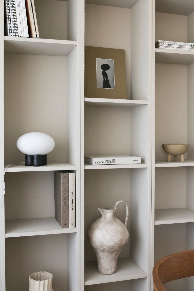 Mammut 18cm Svart bordlampe Fra Globen Lighting - Mammut er en eksklusiv og leken bordlampe med sine korte ben og store glasskuppel.