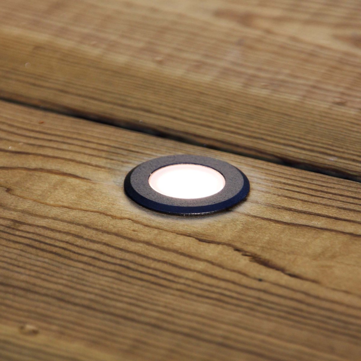 Orion 10 Svart Fra Lightson - Orion er ogs&aring; tilgjengelig&aring; som en Orion 5-pack (art: 5098) hvis du &oslash;nsker &aring; utvide systemet ditt.