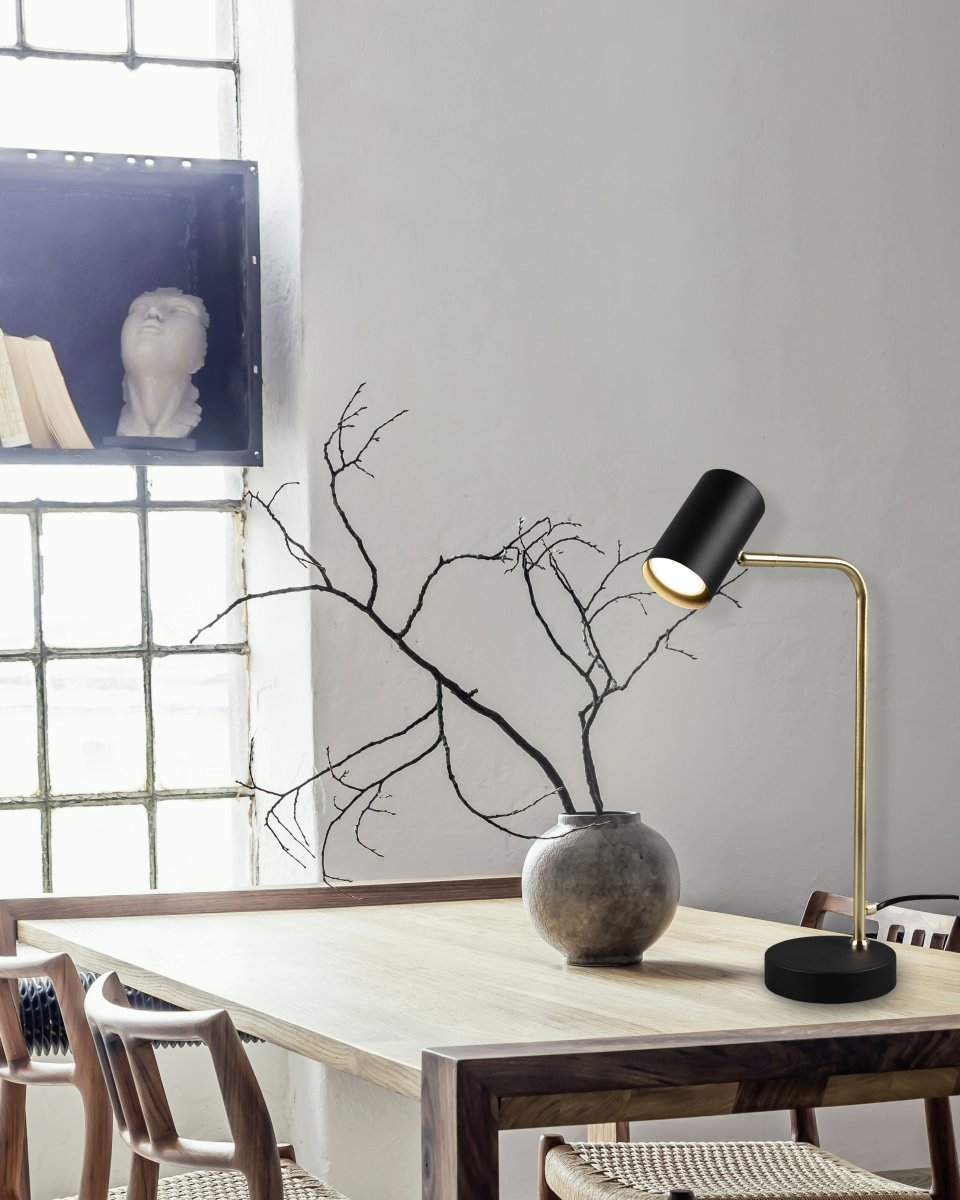 Marley 45cm Matt messing skrivebordslampe Fra Trio Lighting - Den moderne kombinasjonen av matt sort og matt messing gir stilige kontraster og fremhever interiøret.