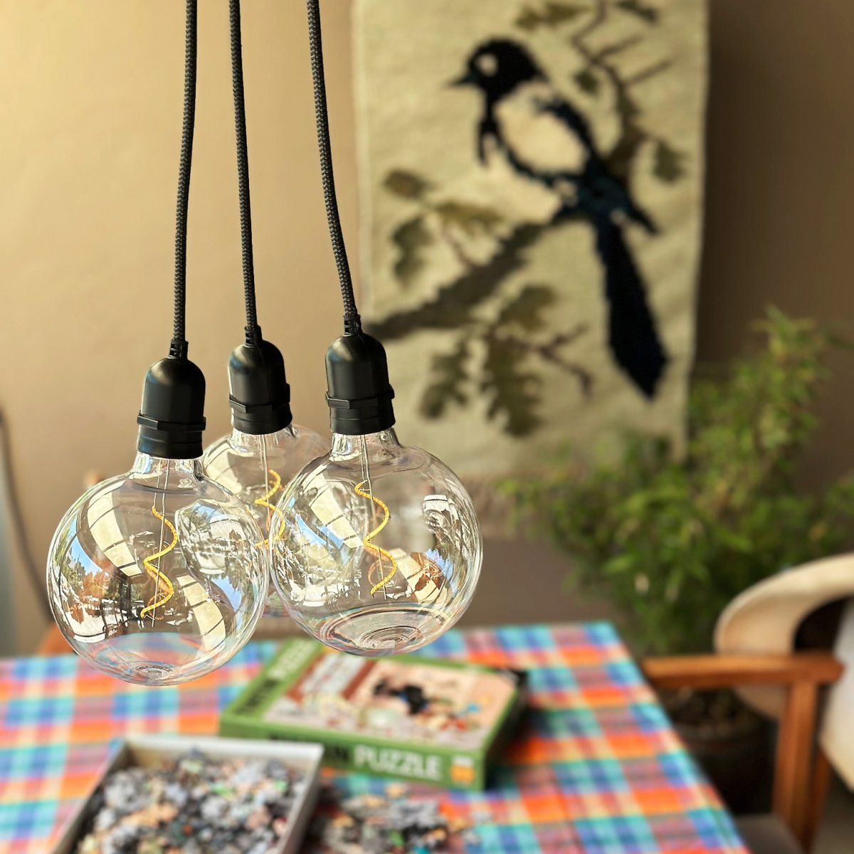 Deco bulb XL Gjennomsiktig Fra Lightson - Denne dekorasjonspæren med gjennomsiktig værbestandig kopp i XL-format (12cm) passer perfekt til Gravity-pendelen, men også til festløkken Cozy.