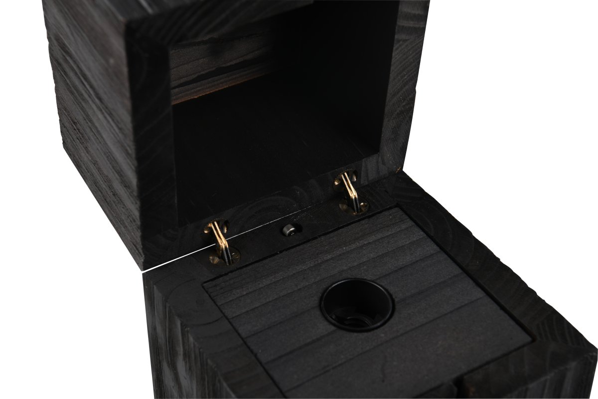Treasure 16cm Svart bordlampe Fra Trio Lighting - En dørkontakt betyr at lampen tennes automatisk når lokket åpnes og forblir på så lenge lokket er åpent.