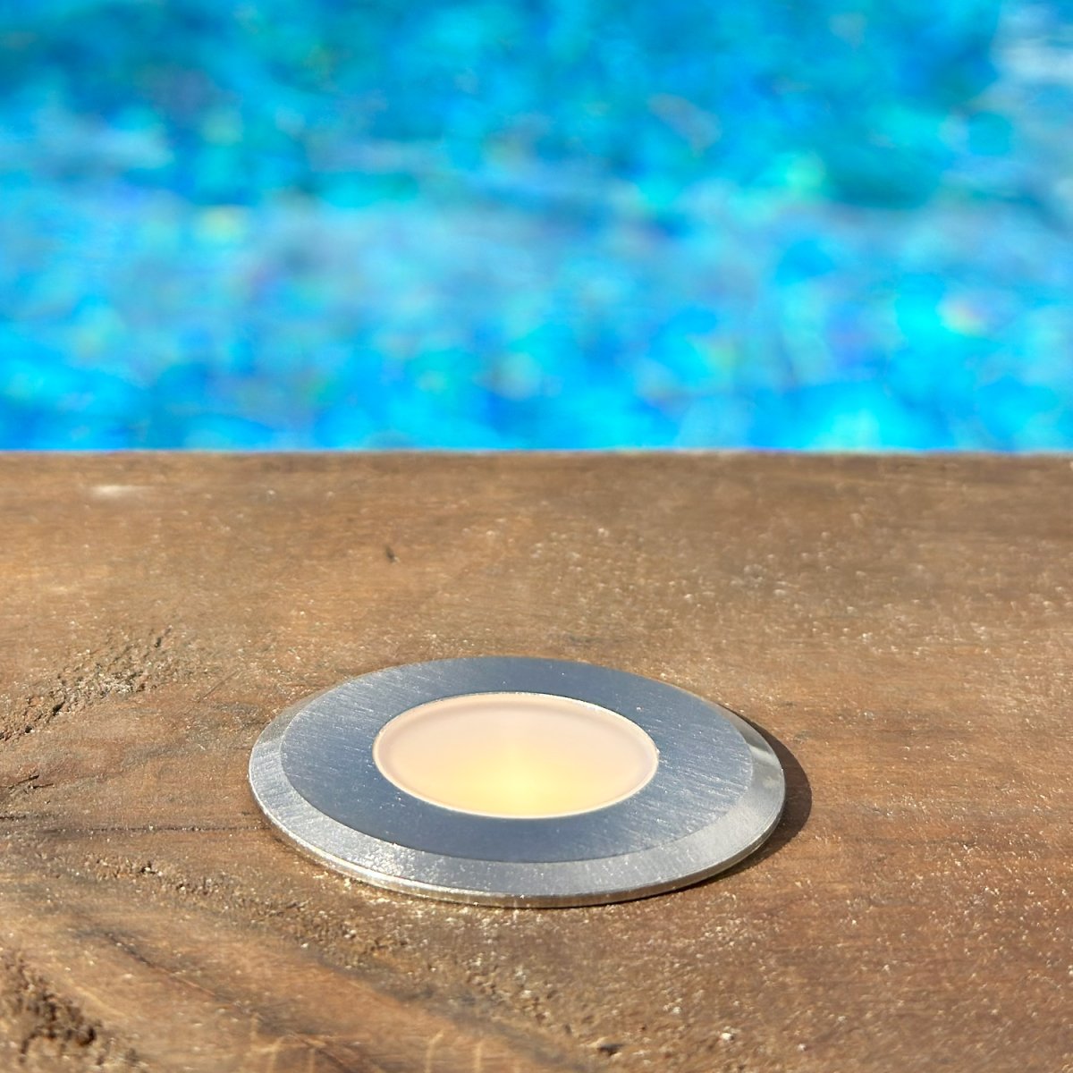 Dexter x5 Sølv Fra Lightson - P&aring; en bro eller langs en sti kan det skapes en myk lysstr&oslash;m mens lyset viser vei.