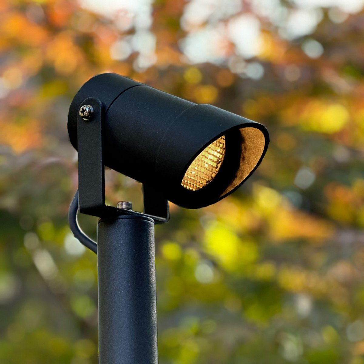 Blendingsskjerm Luna/Arcus/Nova Svart Fra Lightson - En praktisk svart blendeskjold i aluminium som passer til Luna-, Nova- og Arcus-seriene fra Lightson.