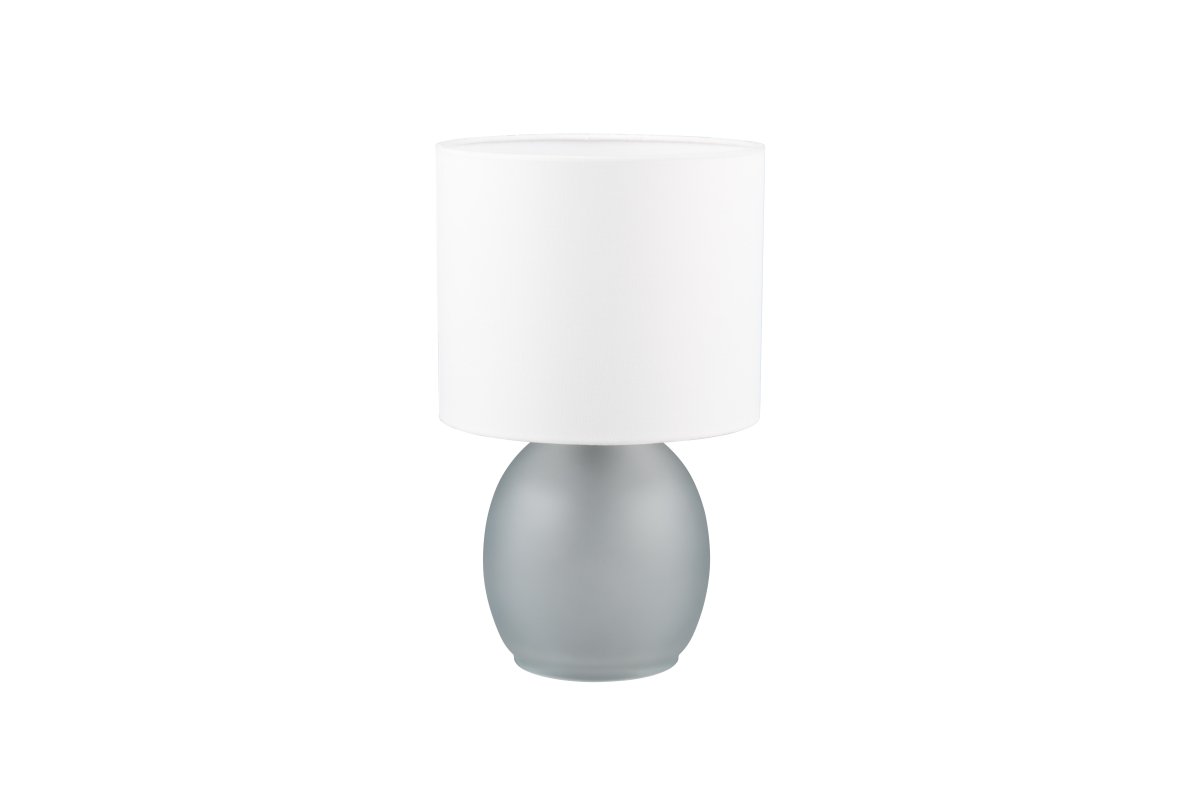 Vela 30cm Grå bordlampe Fra Trio Lighting - Den sofistikerte fargekombinasjonen av hvitt og grått fullfører designet til lampen og gir et moderne preg, noe som gjør den til en ideell interiørdetalj i hjemmet ditt.