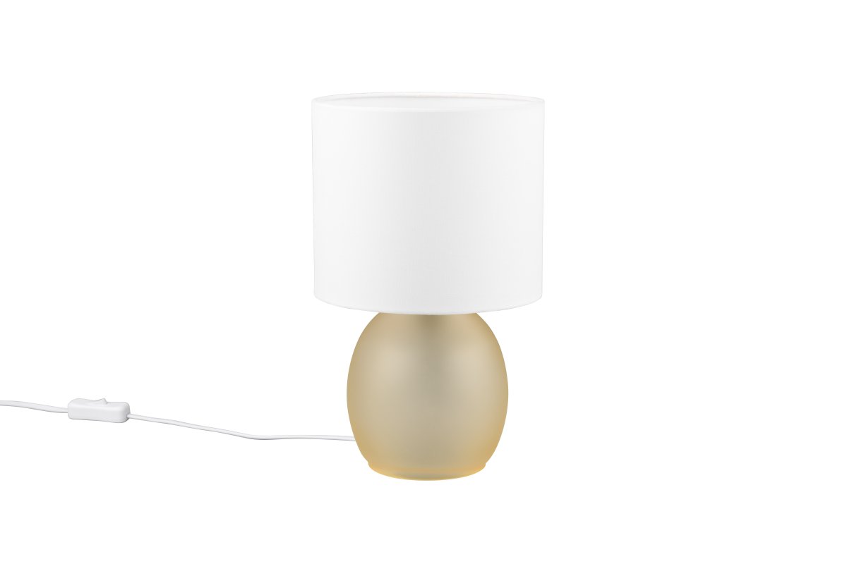 Vela 30cm Rav bordlampe Fra Trio Lighting - Den sofistikerte fargekombinasjonen av hvitt og rav fullf&oslash;rer lampens design og gir den en tidl&oslash;s f&oslash;lelse, noe som gj&oslash;r den til en ideell interi&oslash;rdetalj i hjemmet ditt.