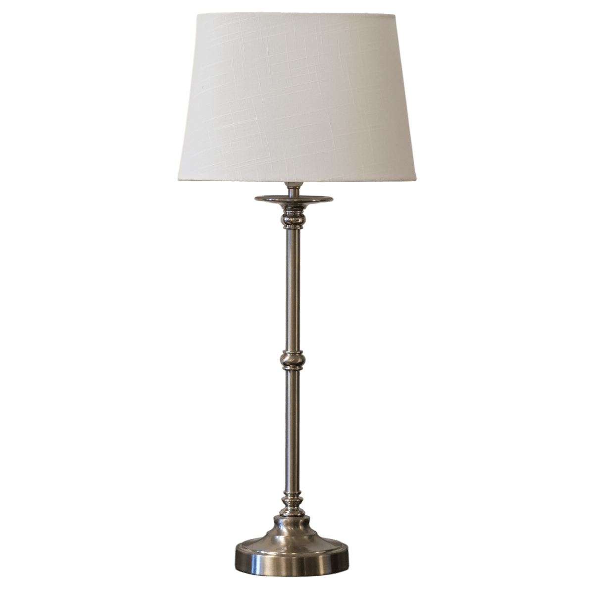 Axel 60cm Sølv/off-white bordlampe Fra Lampan - Axel blir et stilig innslag p&aring; for eksempel et sidebord, et skrivebord eller i et vindu og passer inn i mange forskjellige interi&oslash;rstiler.