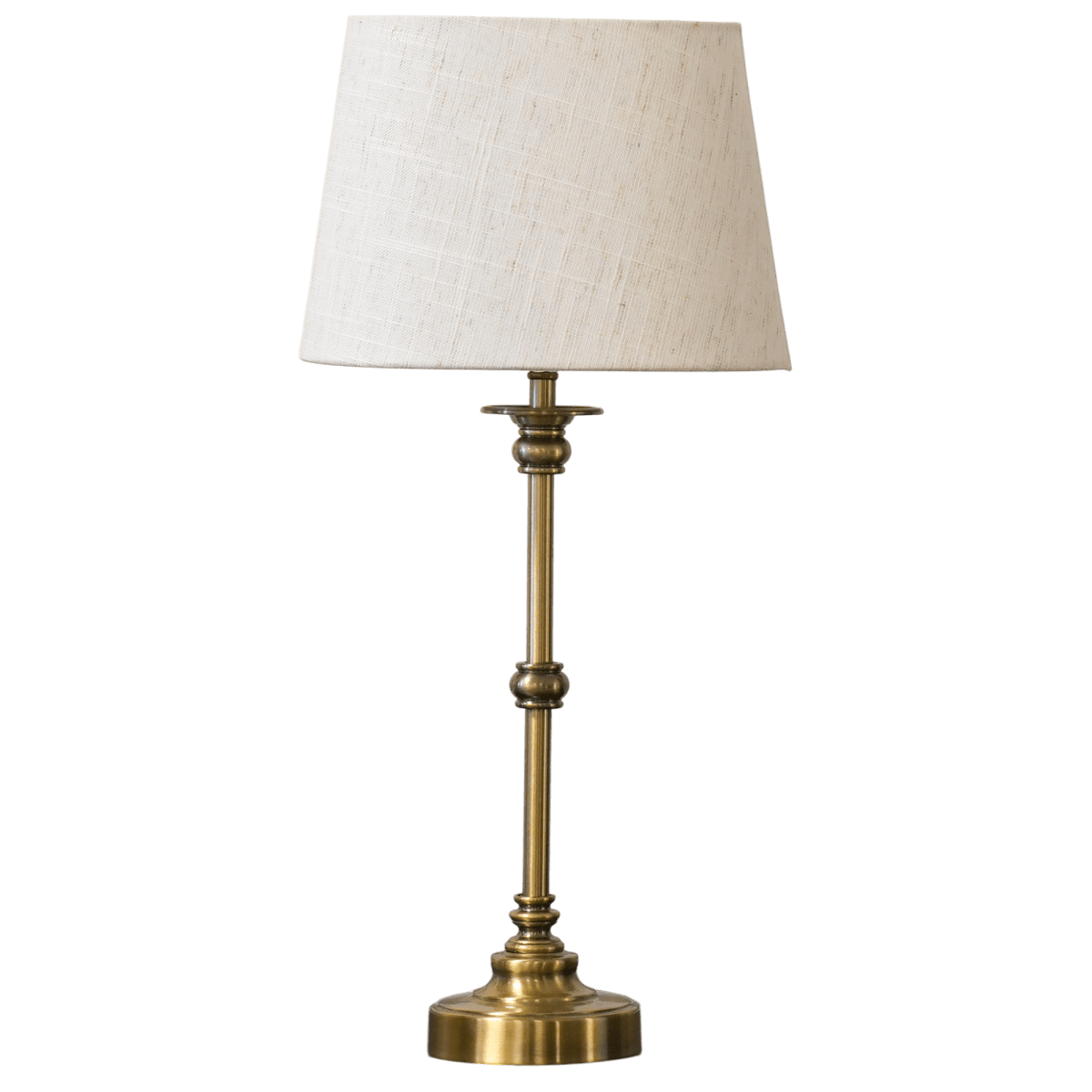 Axel Mini 50cm Antikk messing bordlampe Fra Lampan - Axel mini er en elegant bordlampe med et klassisk uttrykk og dekorative detaljer.