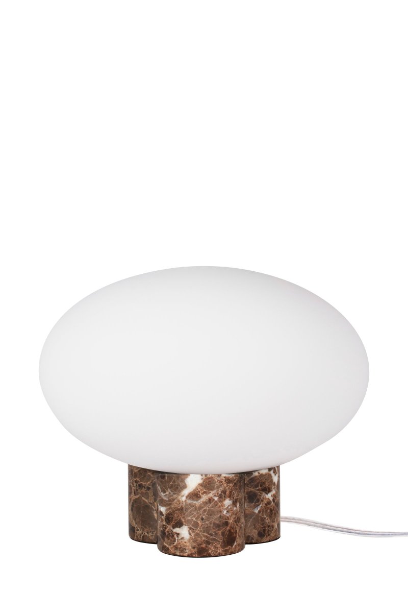 Mammut 25cm Brun bordlampe Fra Globen Lighting - Mammut er en eksklusiv og leken bordlampe med sine korte ben og store glasskuppel.