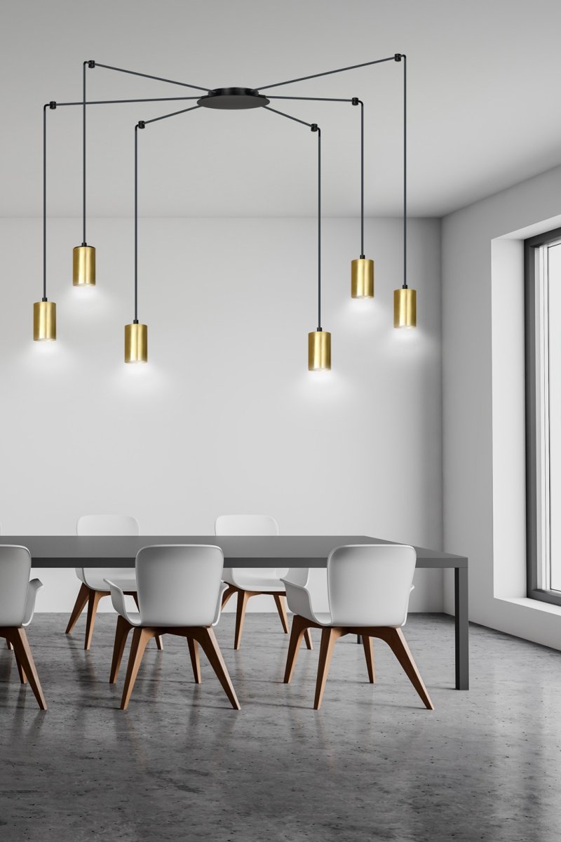 Traker 6 Gull Taklampe Fra Emibig Lighting - Traker er en edderkopp-type taklampe som, takket være sine lange rør, gir mange muligheter.