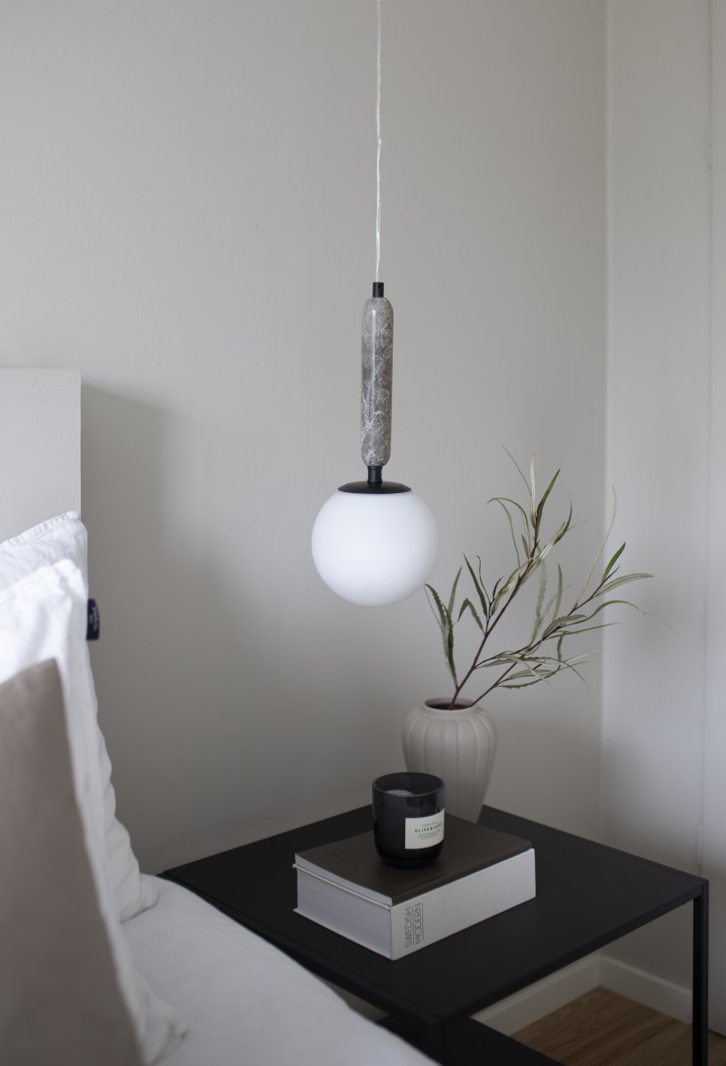 Torrano Ø15 Grå marmor vinduslampe Fra Globen Lighting - Stein er et naturlig materiale, fargen og nyansene på marmoreringen varierer og skaper et unikt mønster for hvert møbel.