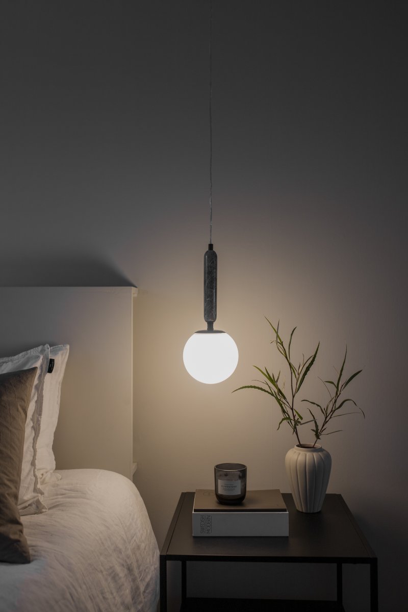 Torrano Ø15 Grå marmor vinduslampe Fra Globen Lighting - Stein er et naturlig materiale, fargen og nyansene på marmoreringen varierer og skaper et unikt mønster for hvert møbel.