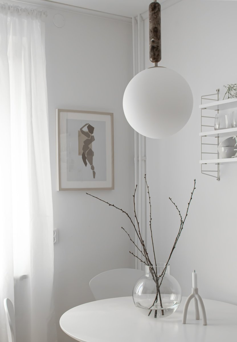 Torrano Ø30 Brun marmor Taklampe Fra Globen Lighting - Stein er et naturlig materiale, fargen og nyansene i marmorering varierer og skaper et unikt m&oslash;nster for hvert m&oslash;bel.