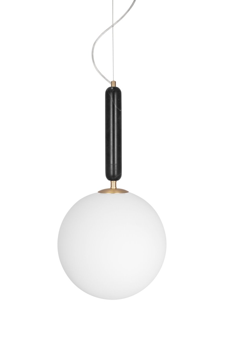 Torrano Ø30 Svart marmor Taklampe Fra Globen Lighting - Stein er et naturlig materiale, fargen og nyansene i marmorering varierer og skaper et unikt mønster for hvert møbel.