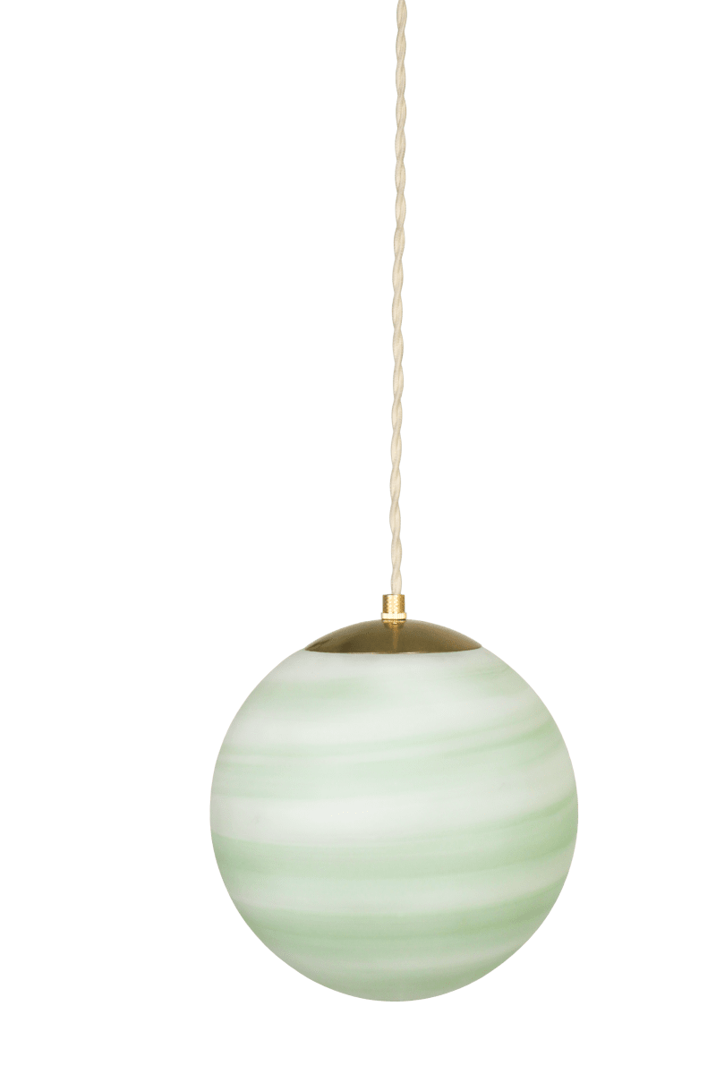 Fabian Ø20 Grønn Taklampe Fra Strömshaga - Den 1,7 meter lange tvunnede tekstilledningen i beige er en dekorativ detalj som komplementerer designet fint.