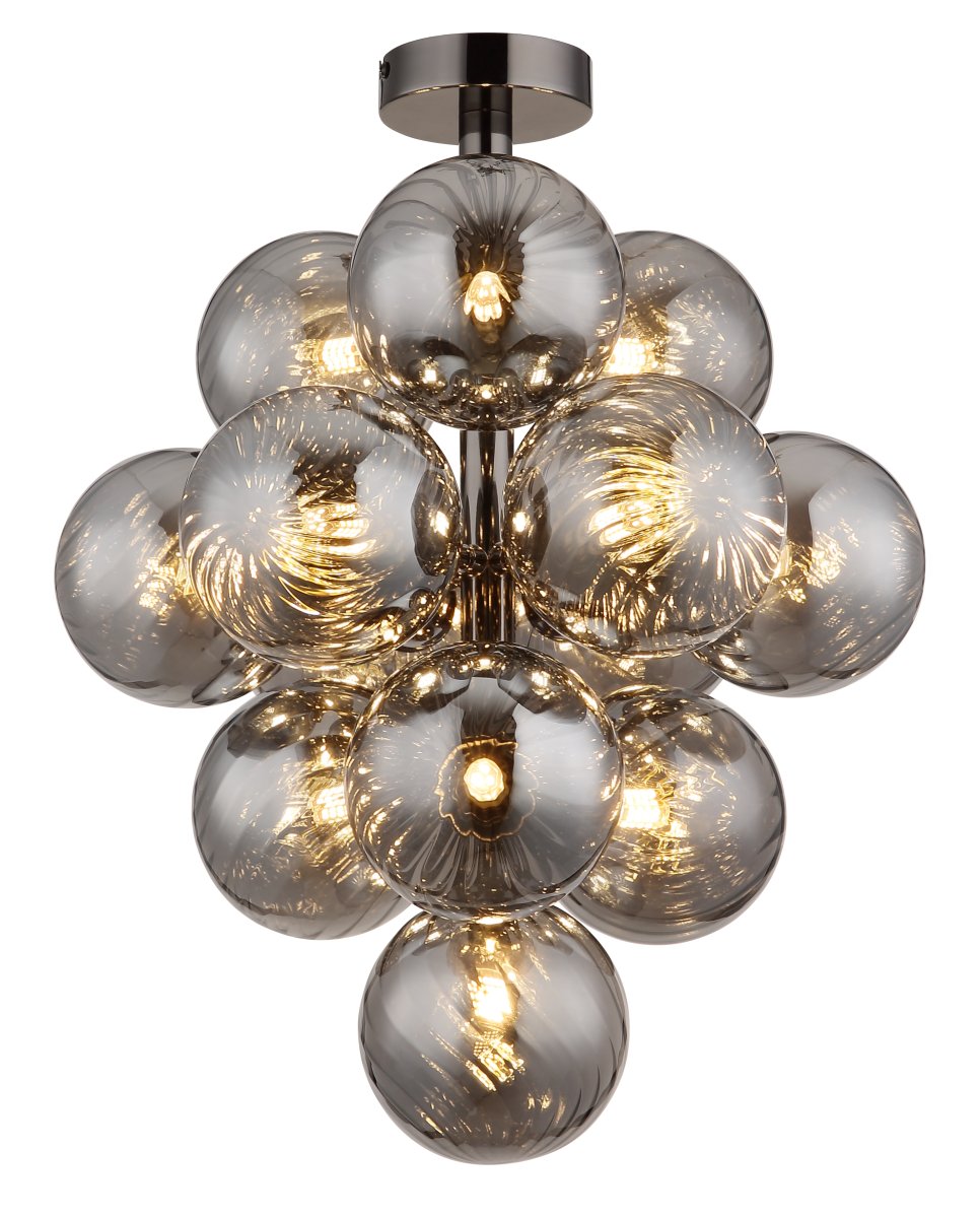 Conor Ø40 Røykfarget plafond Fra Globo Lighting - Den har 13st dekorativa r&ouml;kf&auml;rgade glaskupor som alla omfamnar en ljusk&auml;lla vilket skapar en fin och harmonisk ljusspridning i rummet.