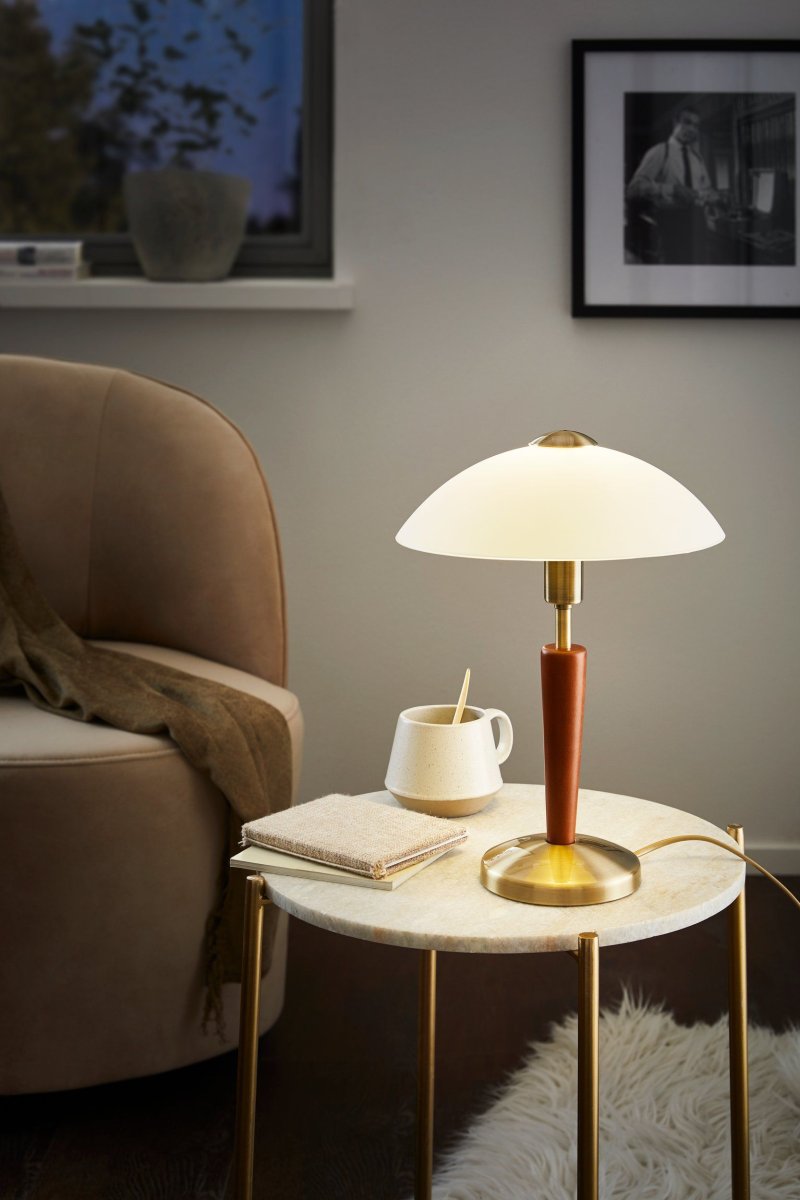 Solo 35cm Bronse bordlampe Fra Eglo - Solo 1 er ikke bare en lampe, men en tidsriktig interi&oslash;rdetalj som kombinerer funksjon og design p&aring; et smakfullt fat.