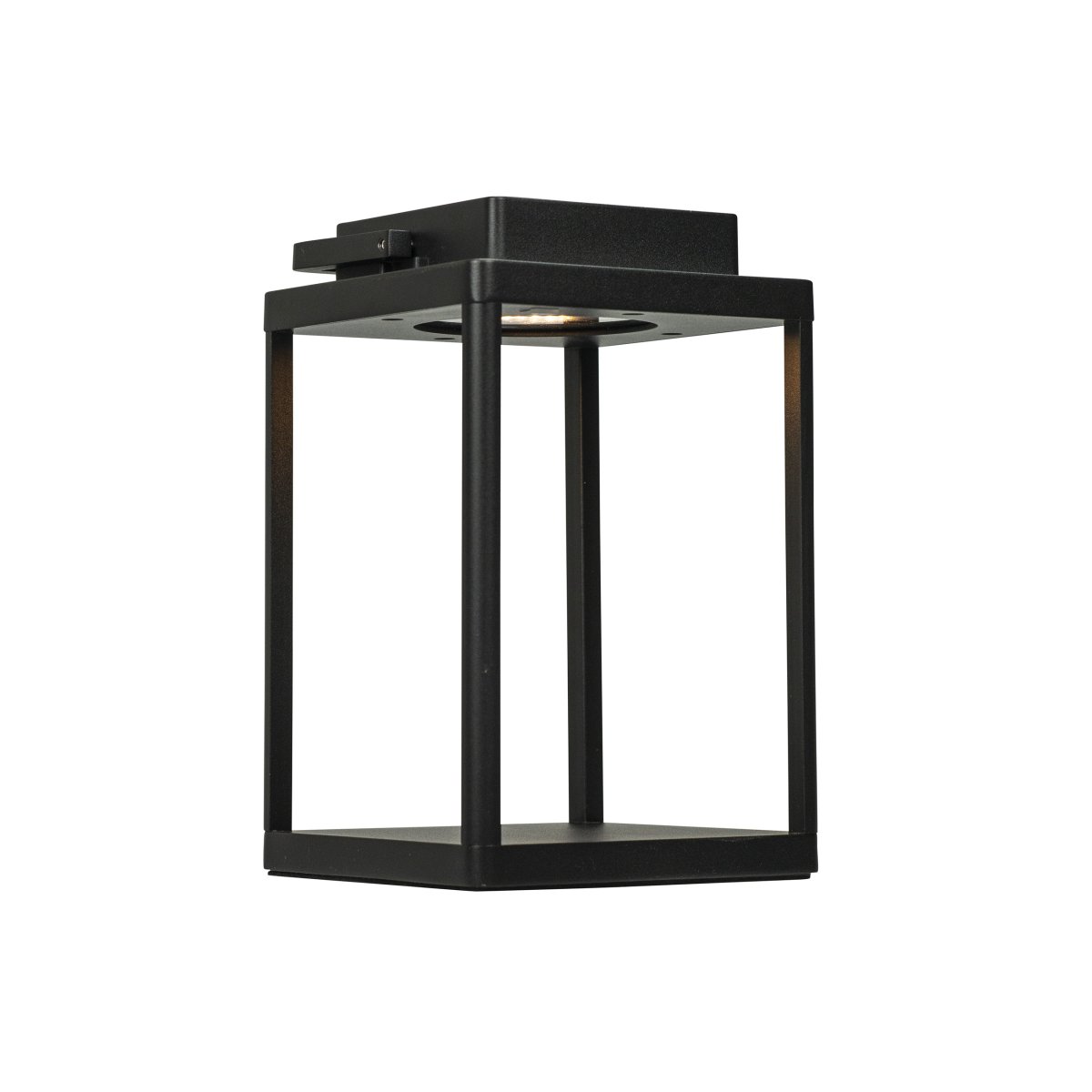 Lucca 24cm Svart bærbar Fra Dyberg Larsen - Lucca-lykten er laget av robust metall med bærehåndtak og innebygd LED på toppen, perfekt som dekorasjon på terrassen, balkongen eller ved inngangsdøren.