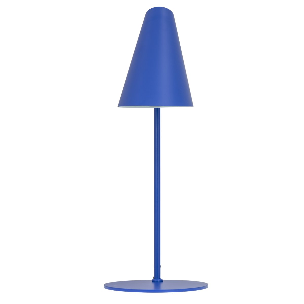 Cale 50cm Mørk blå skrivebordslampe Fra Dyberg Larsen - Cale bordlampe er en stilig og moderne lampe som vekker oppmerksomhet med sin dristige farge; farge og elegant design.