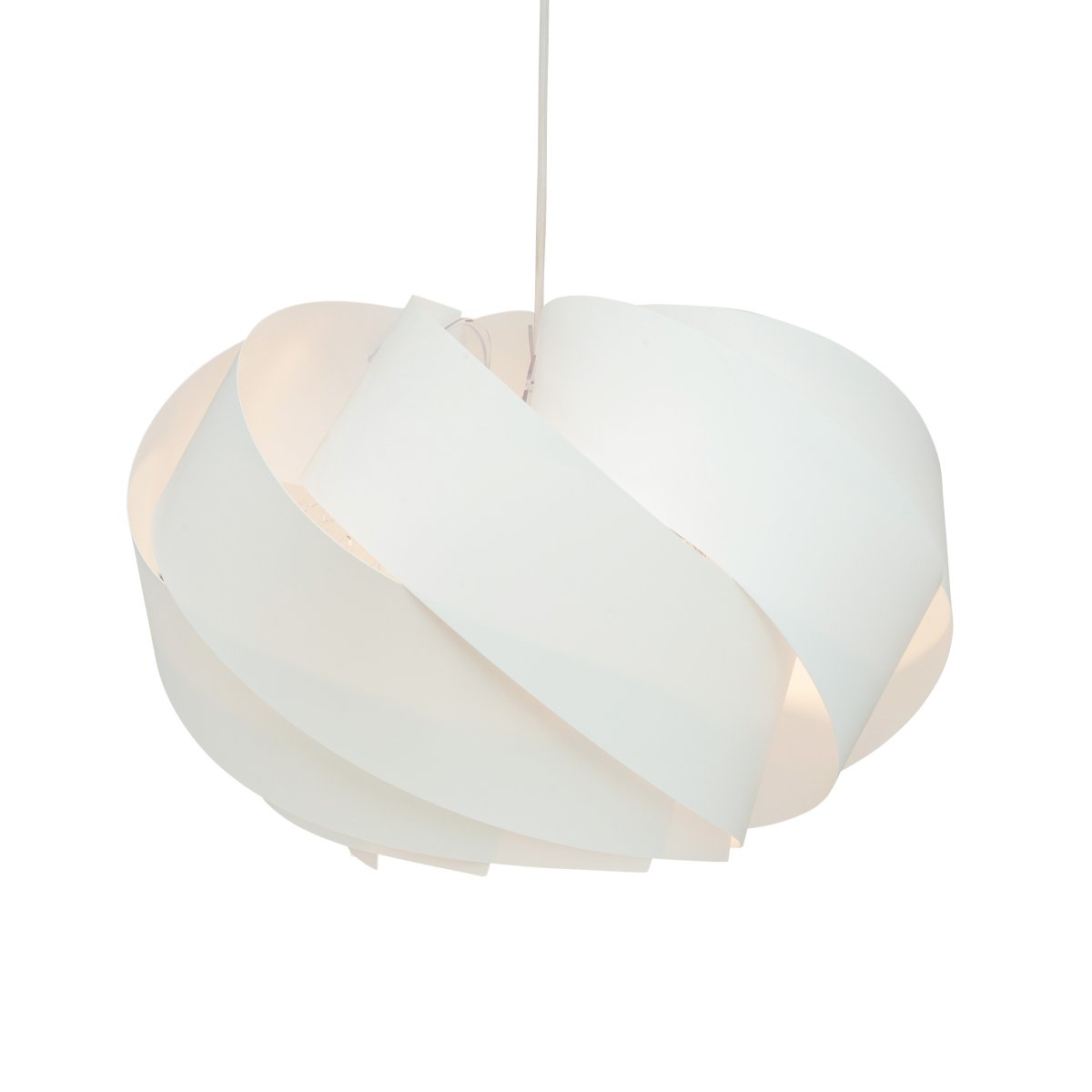 Boleo Ø50 Hvit Taklampe Fra Dyberg Larsen - Boleo-lampen er en elegant pendel som kjennetegnes ved sin myke, runde form som sprer et harmonisk og behagelig lys.