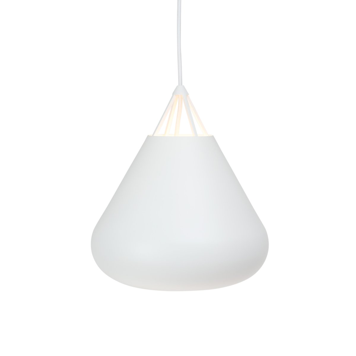 Volta Ø26 Hvit Taklampe Fra Dyberg Larsen - Designet av Frank Kerdil, er denne hvite pendellampen laget av matt metall og har en minimalistisk og moderne karakter som kombinerer lys, form og funksjon.