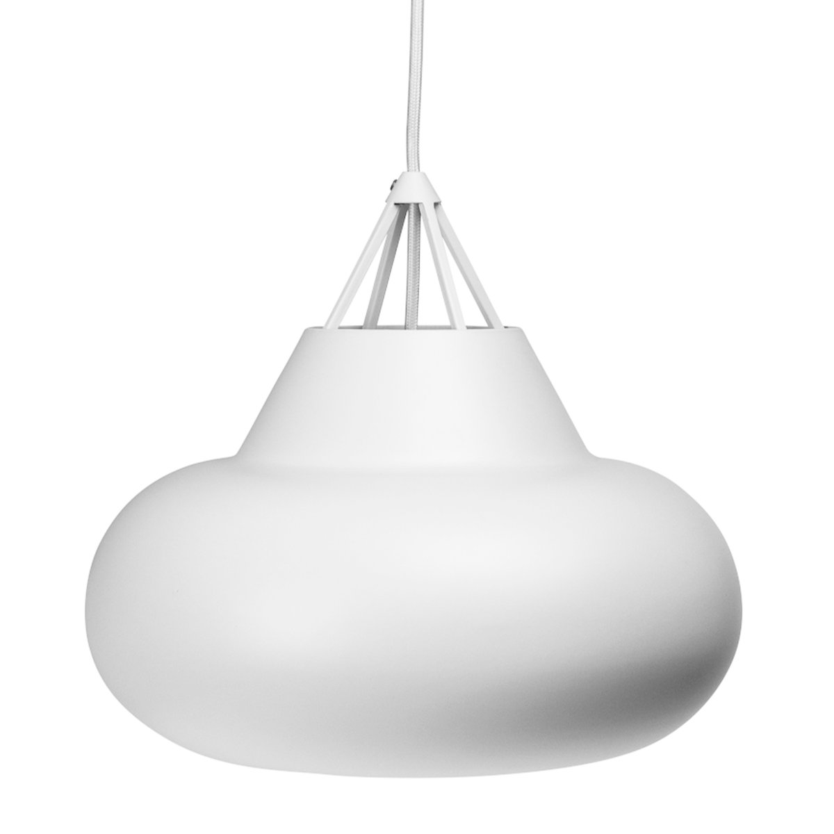 Polo Ø30 Hvit Taklampe Fra Dyberg Larsen - Designet av Frank Kerdil, er denne sorte pendellampen laget av matt metall og har et minimalistisk ytre med et moderne og karismatisk utseende der lys, form og funksjon møtes.