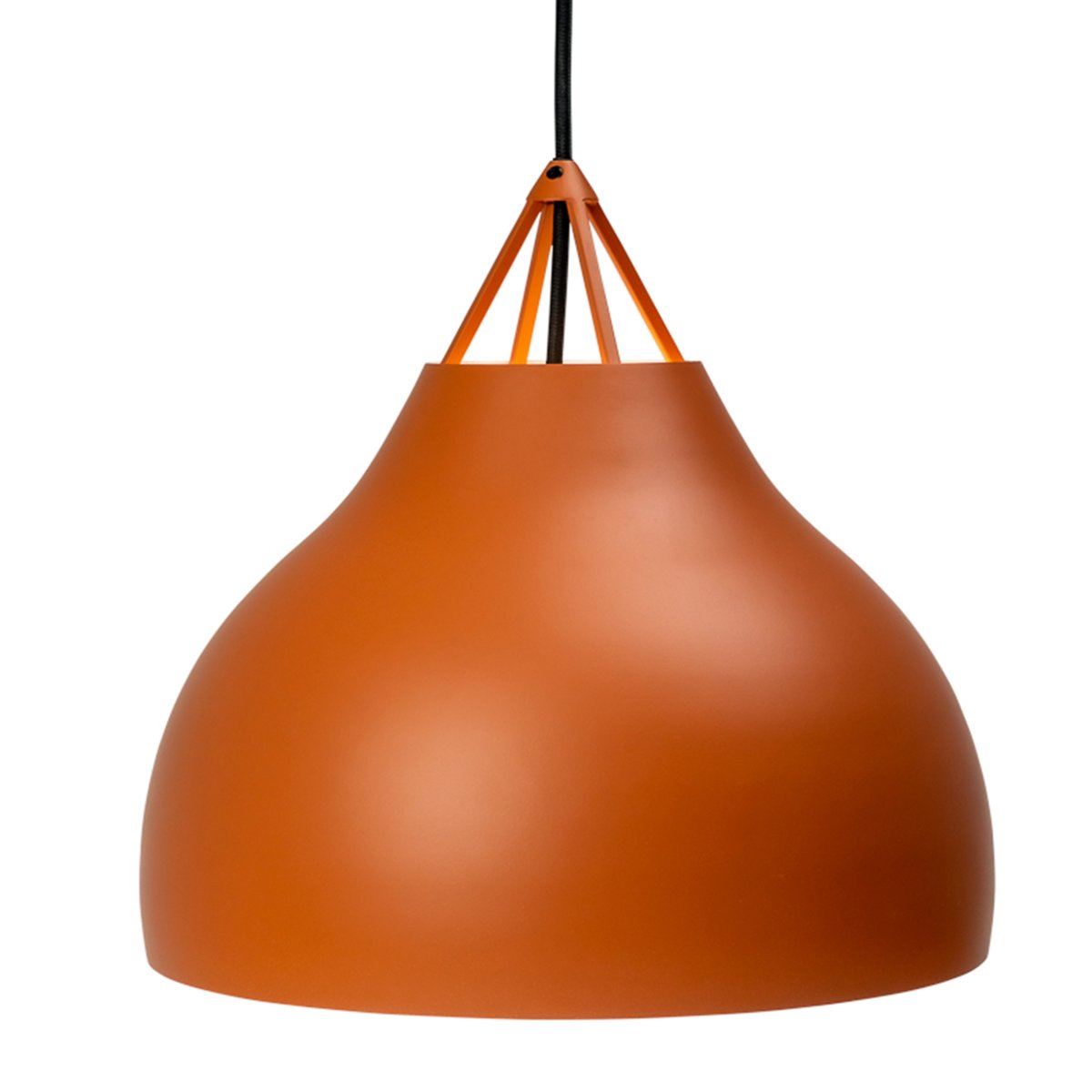 Pyra Ø30 Cognac Taklampe Fra Dyberg Larsen - Pyra er designet av Frank Kerdil for Dyberg Larsen, og er en lampe som gir lyskvalitet og stil til hjemmet ditt.