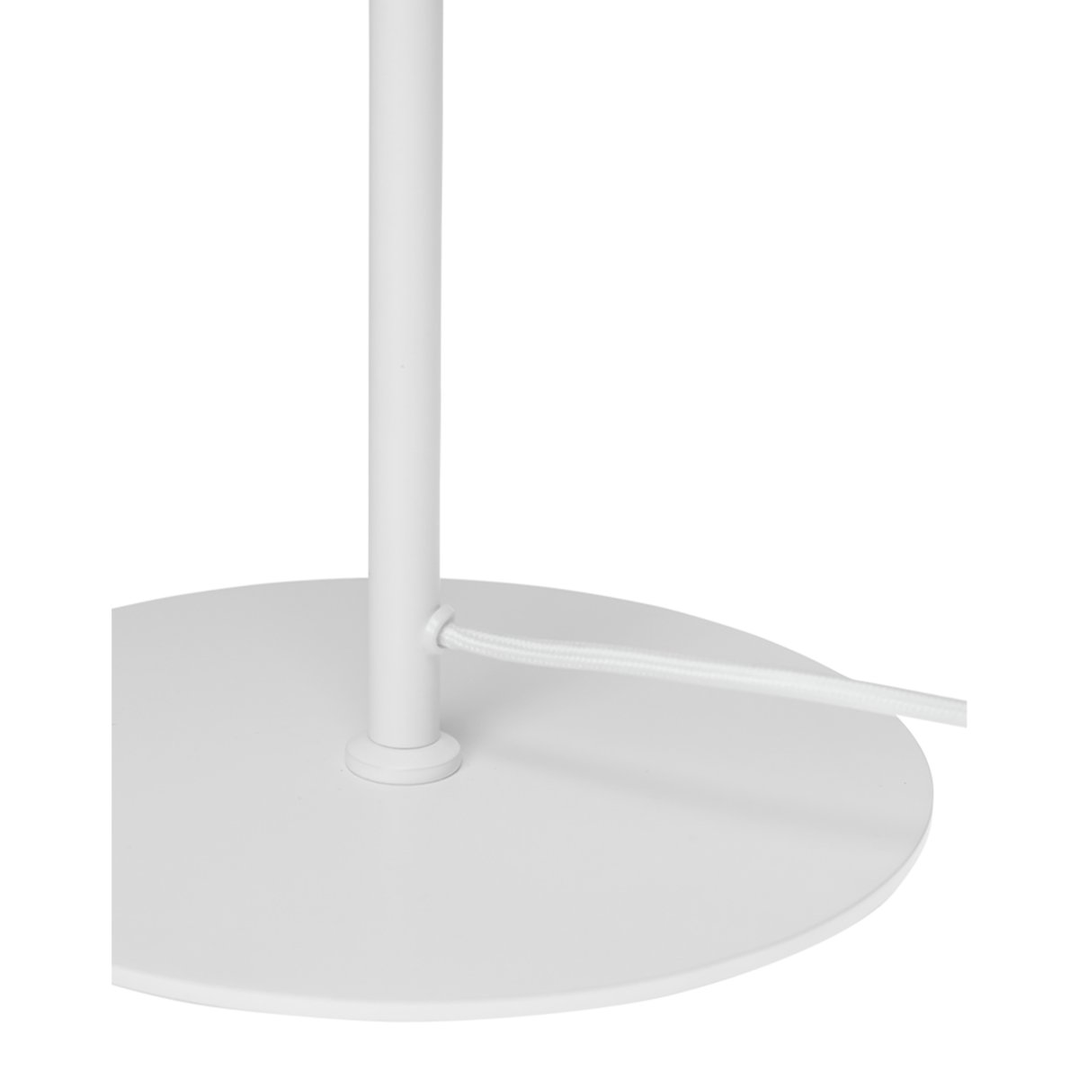 Pyra 60cm Hvit bordlampe Fra Dyberg Larsen - Lampen gir en behagelig glød når den er tent og skaper en koselig atmosfære på hjørnebordet, skrivebordet, vinduskarmen eller i rommet.