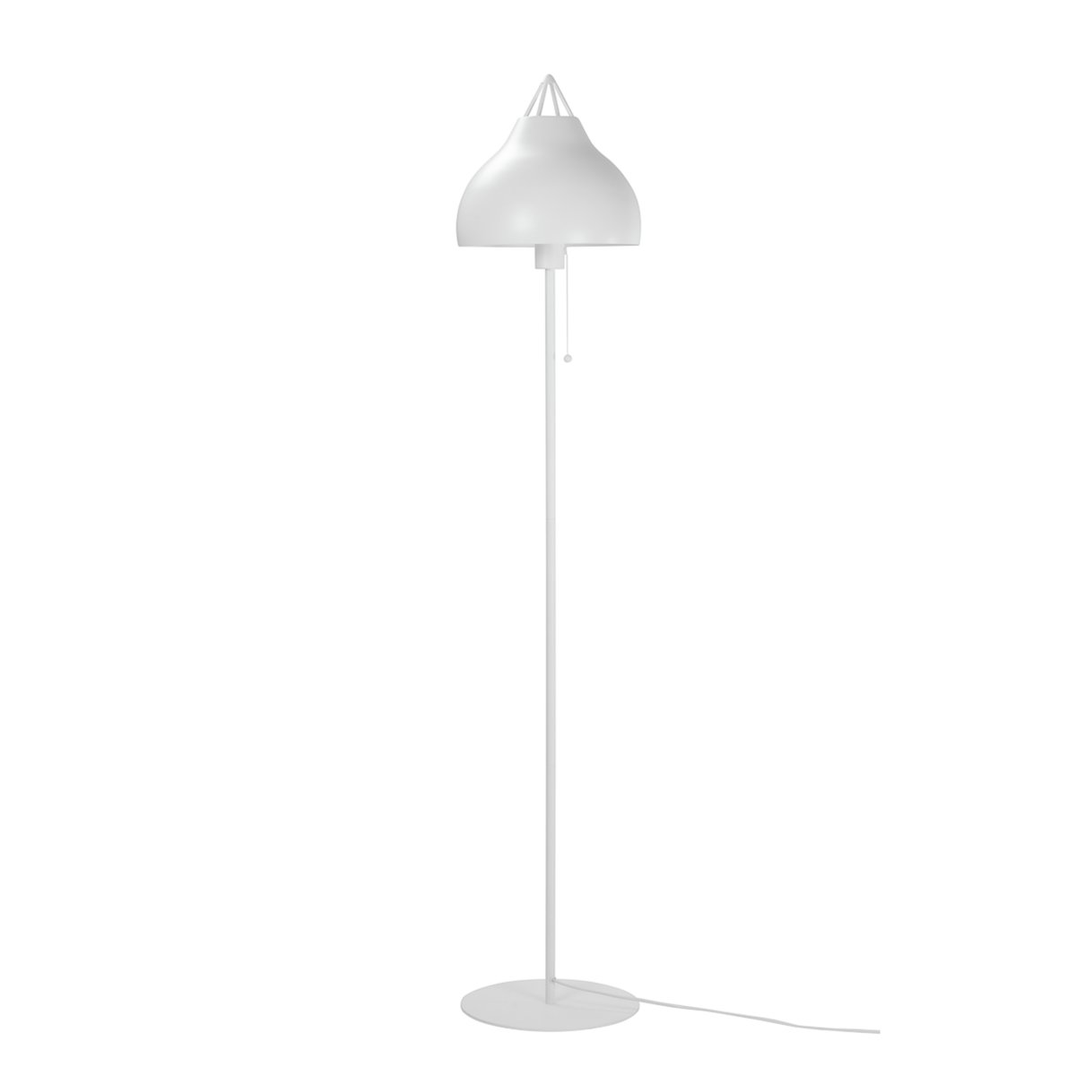 Pyra Hvit gulvlampe Fra Dyberg Larsen - Lampen er 150 cm høy med en skjerm på 29 cm i diameter og kommer med en hvit tekstilkabel.