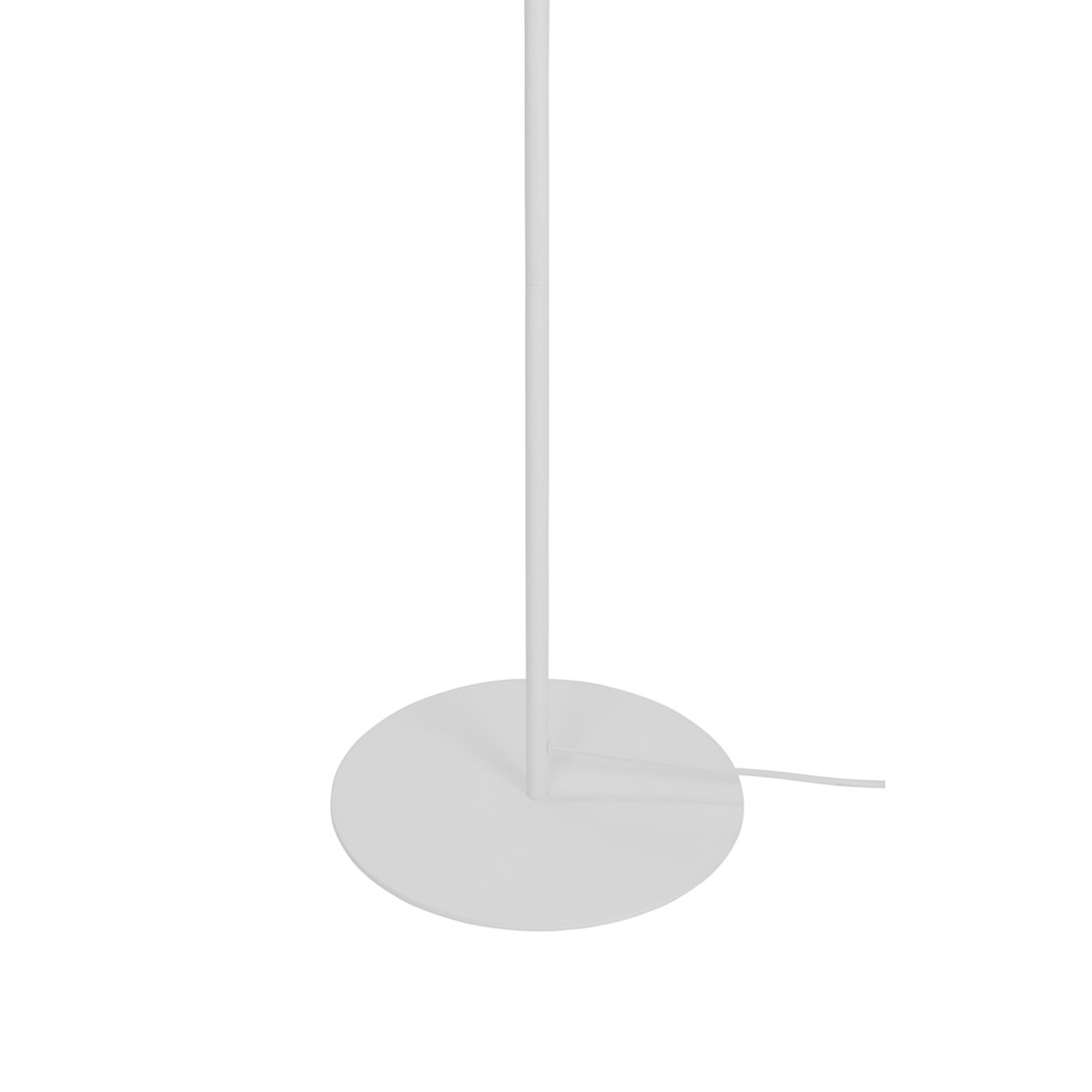 Pyra Hvit gulvlampe Fra Dyberg Larsen - Lampen er 150 cm høy med en skjerm på 29 cm i diameter og kommer med en hvit tekstilkabel.