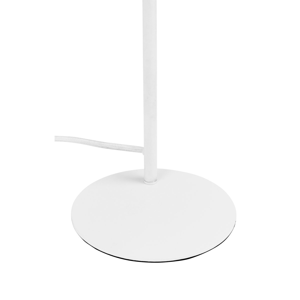Oslo 37cm Hvit skrivebordslampe Fra Dyberg Larsen - Oslo bordlampe er tilgjengelig i en stilig hvit farge med kromdetaljer på; lampeskjermen.