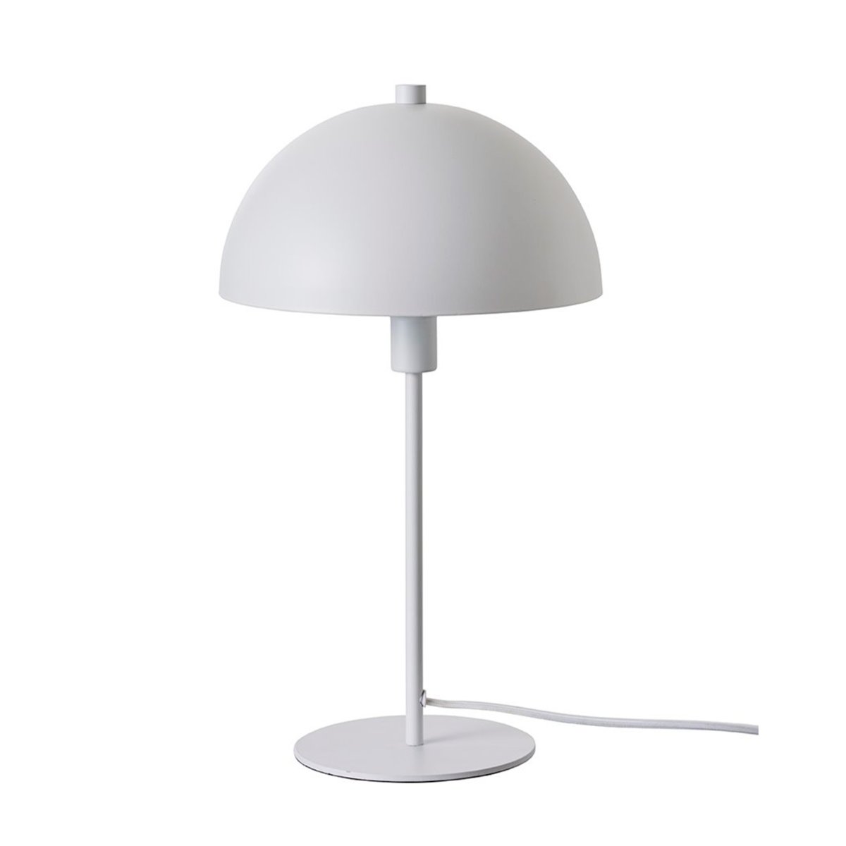 Stockholm 43cm Hvit bordlampe Fra Dyberg Larsen - Lampen sprer et mykt og behagelig lys som skaper en behagelig atmosf&aelig;re, uansett om den er plassert p&aring;; skrivebordet, nattbordet eller i stua.