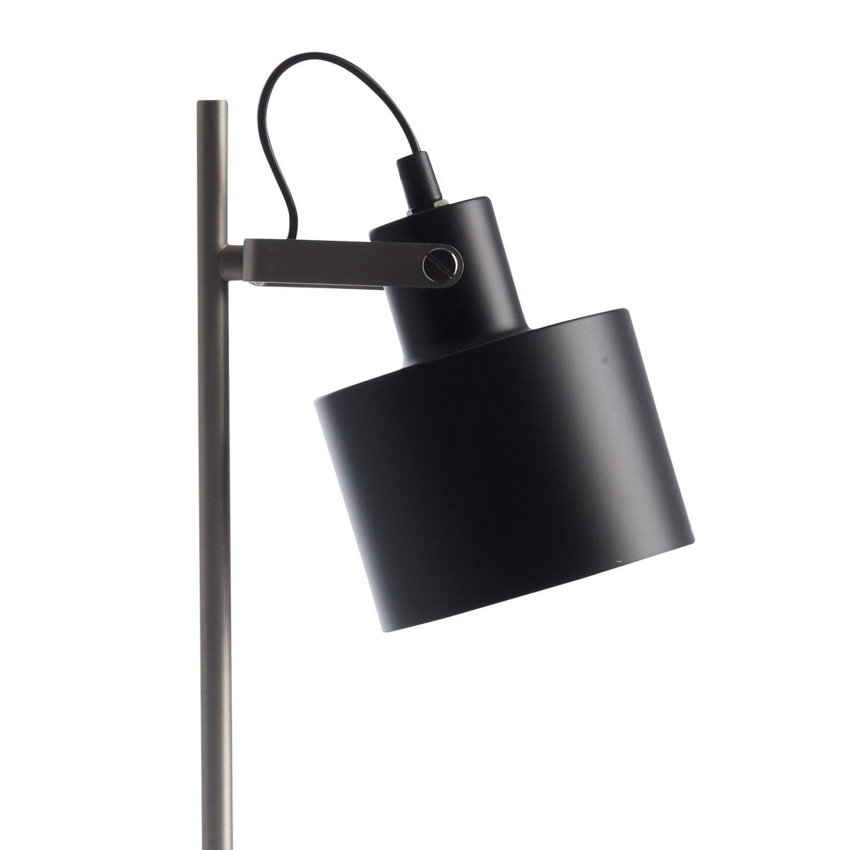 Ocean 43cm Svart skrivebordslampe Fra Dyberg Larsen - Ocean sjarmerer med sitt retrodesign og et snev av moderne stil, noe som gj&oslash;r den ideell b&aring;de p&aring; soverommet og som indirekte lyskilde i stuen.