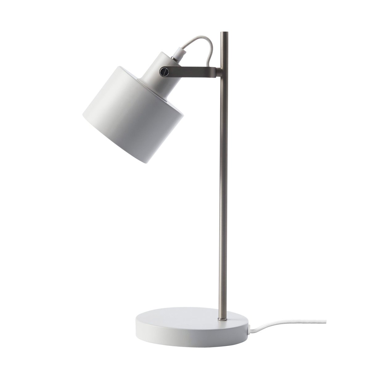 Ocean 43cm Krom skrivebordslampe Fra Dyberg Larsen - Ocean sjarmerer med sitt retrodesign og et snev av moderne stil, noe som gjør den ideell både på soverommet og som indirekte lyskilde i stuen.