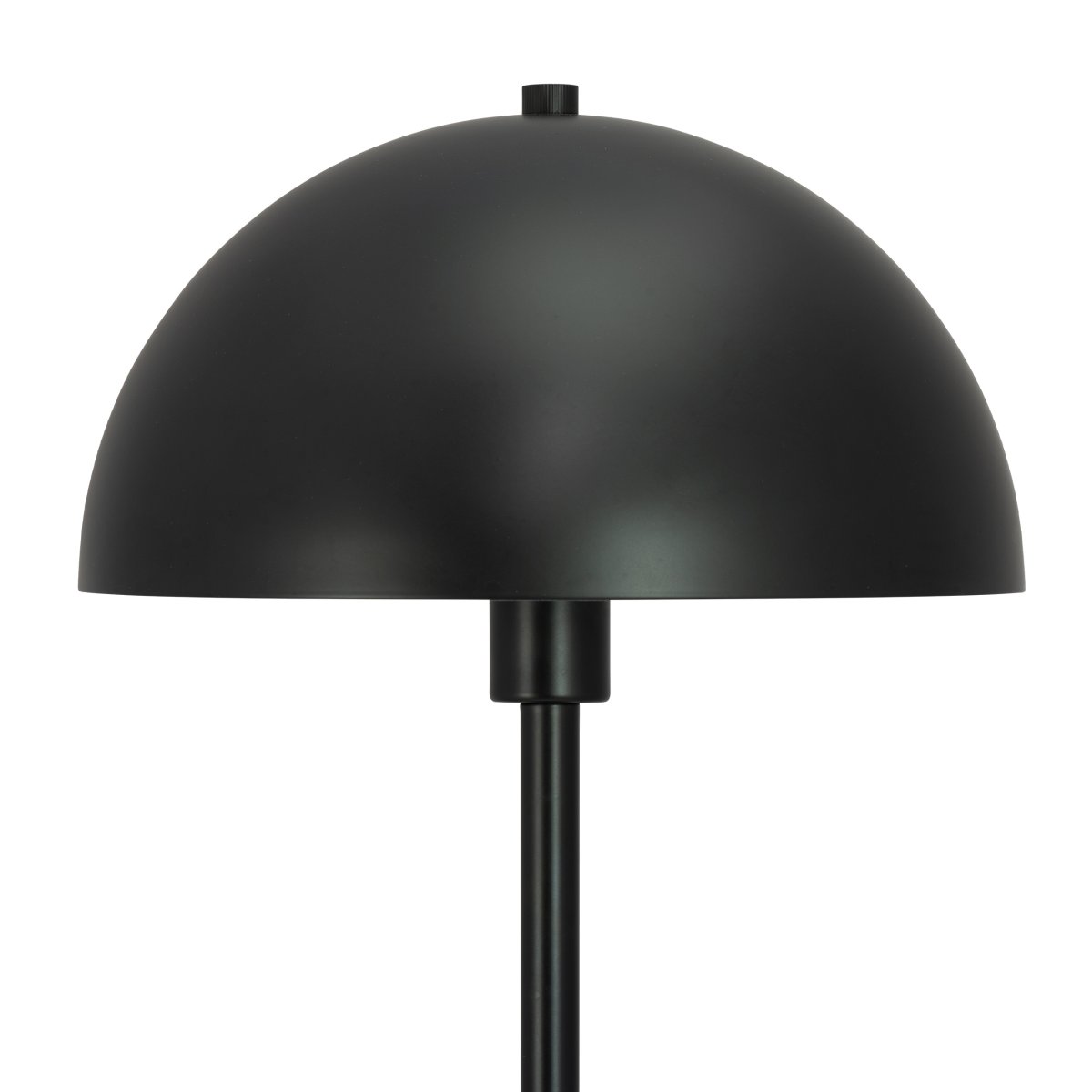 Stockholm 43cm Svart bordlampe Fra Dyberg Larsen - Lampen sprer et mykt og behagelig lys som skaper en behagelig atmosf&aelig;re, uansett om den er plassert p&aring;; skrivebordet, nattbordet eller i stua.