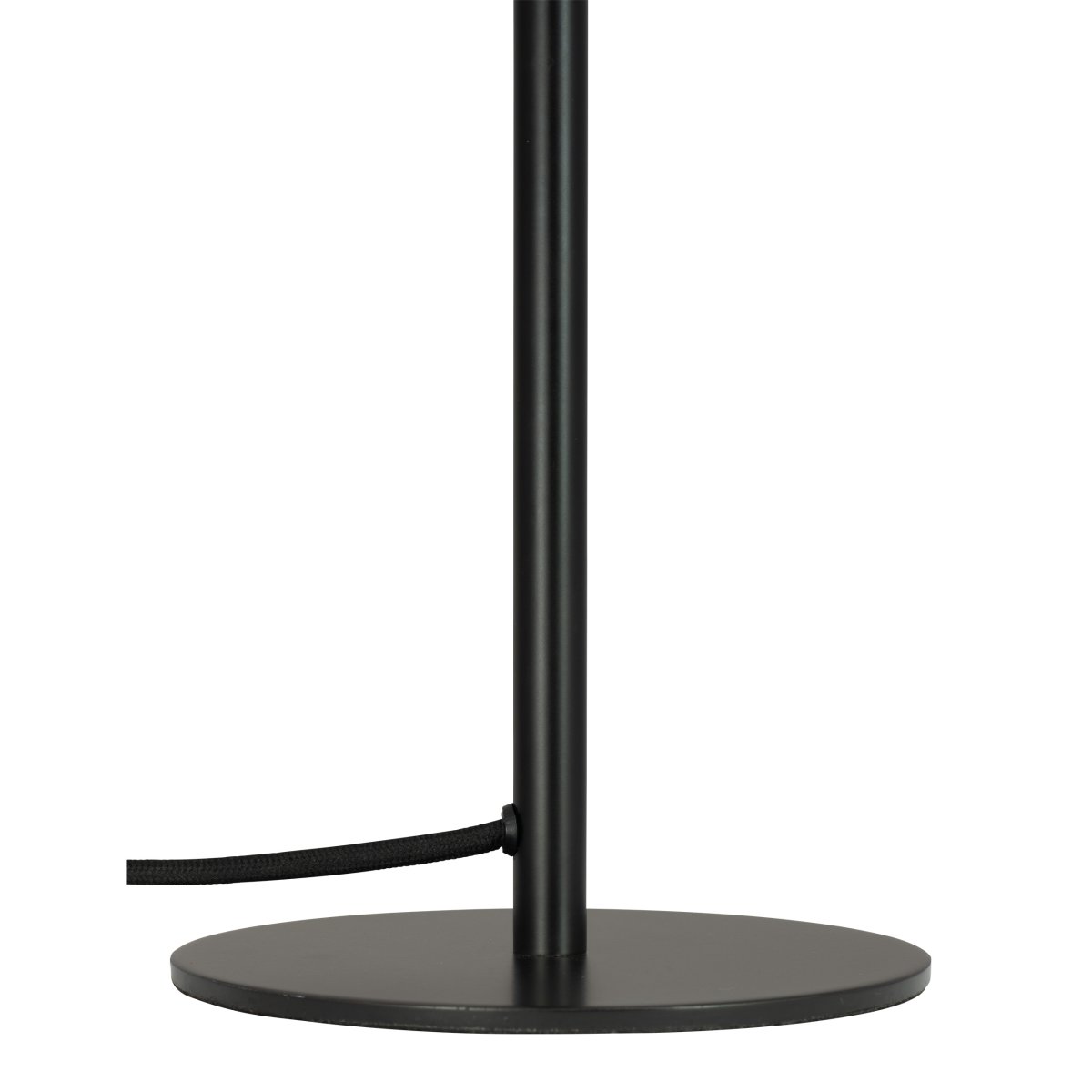 Stockholm 43cm Svart bordlampe Fra Dyberg Larsen - Lampen sprer et mykt og behagelig lys som skaper en behagelig atmosf&aelig;re, uansett om den er plassert p&aring;; skrivebordet, nattbordet eller i stua.