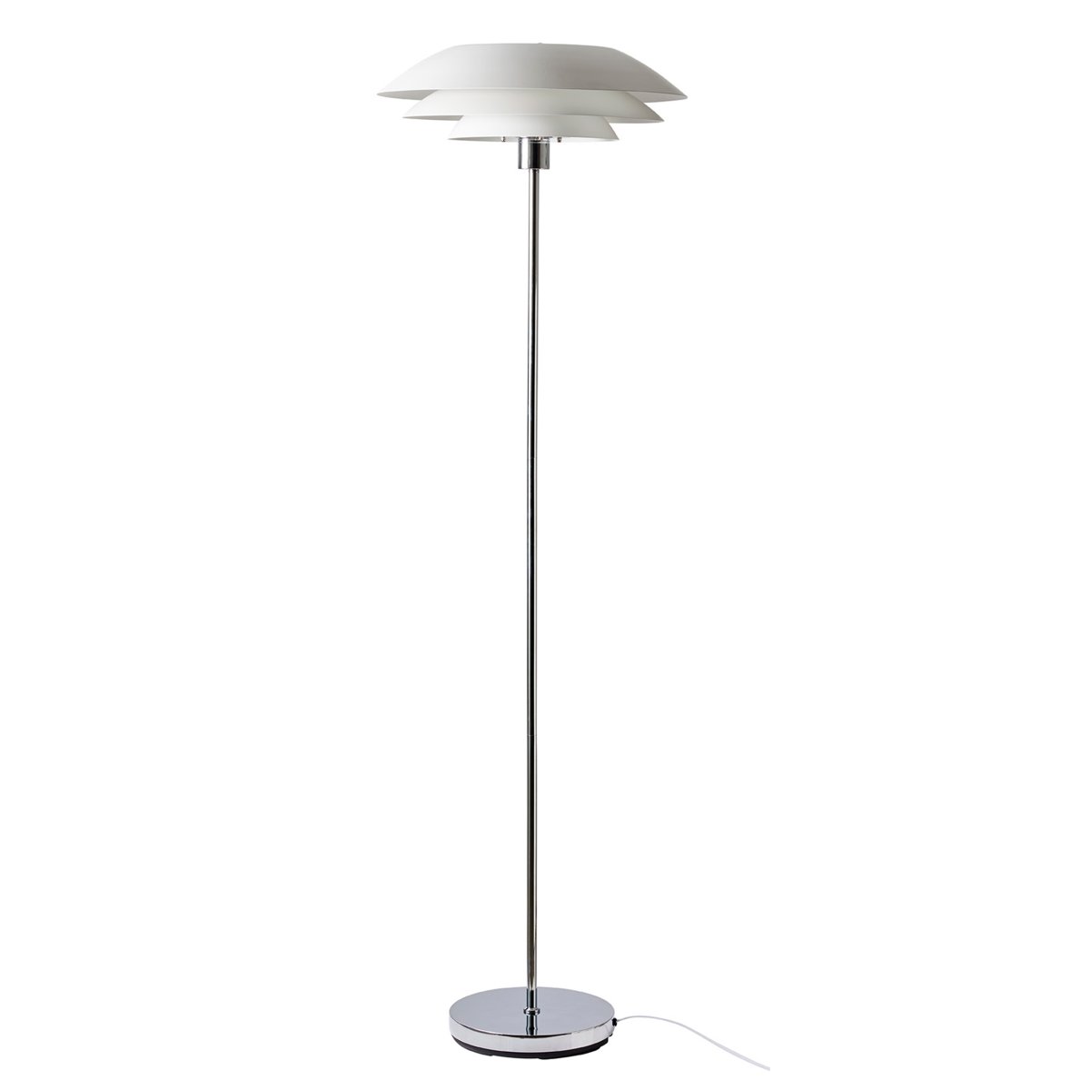 DL45 Hvit gulvlampe Fra Dyberg Larsen - Med sitt minimalistiske og stilige design blir det et blikkfang og en midlertidig interi&oslash;rdetalj i hjemmet ditt.