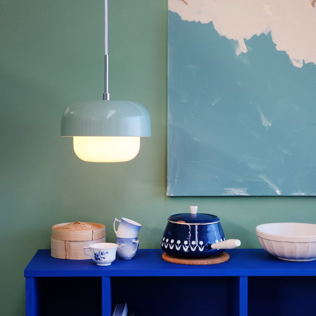 Haipot Ø23 Mynte Taklampe Fra Dyberg Larsen - Lampen er designet av danske Frank Kerdil og produsert i samarbeid med stylist Anette Eckmann, og er inspirert av det japanske universet og Australias vakre farger.