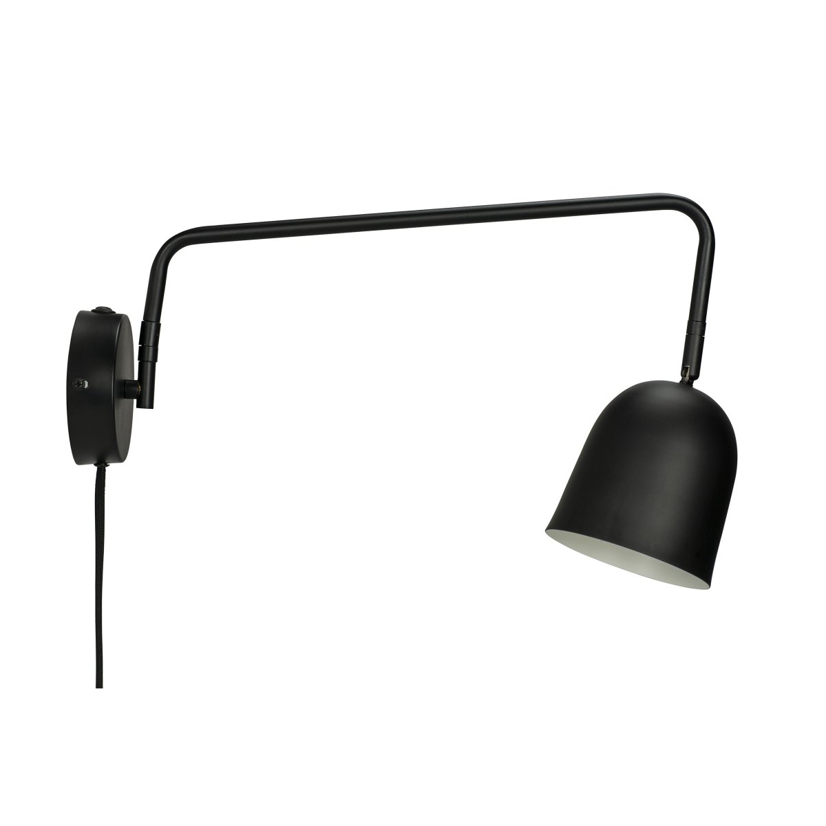Manchester 45cm Svart vegglampe Fra Dyberg Larsen - Armen på lampen svinger fra side til side og strekker seg 45 cm fra veggen til det ytterste punktet på skjermen.