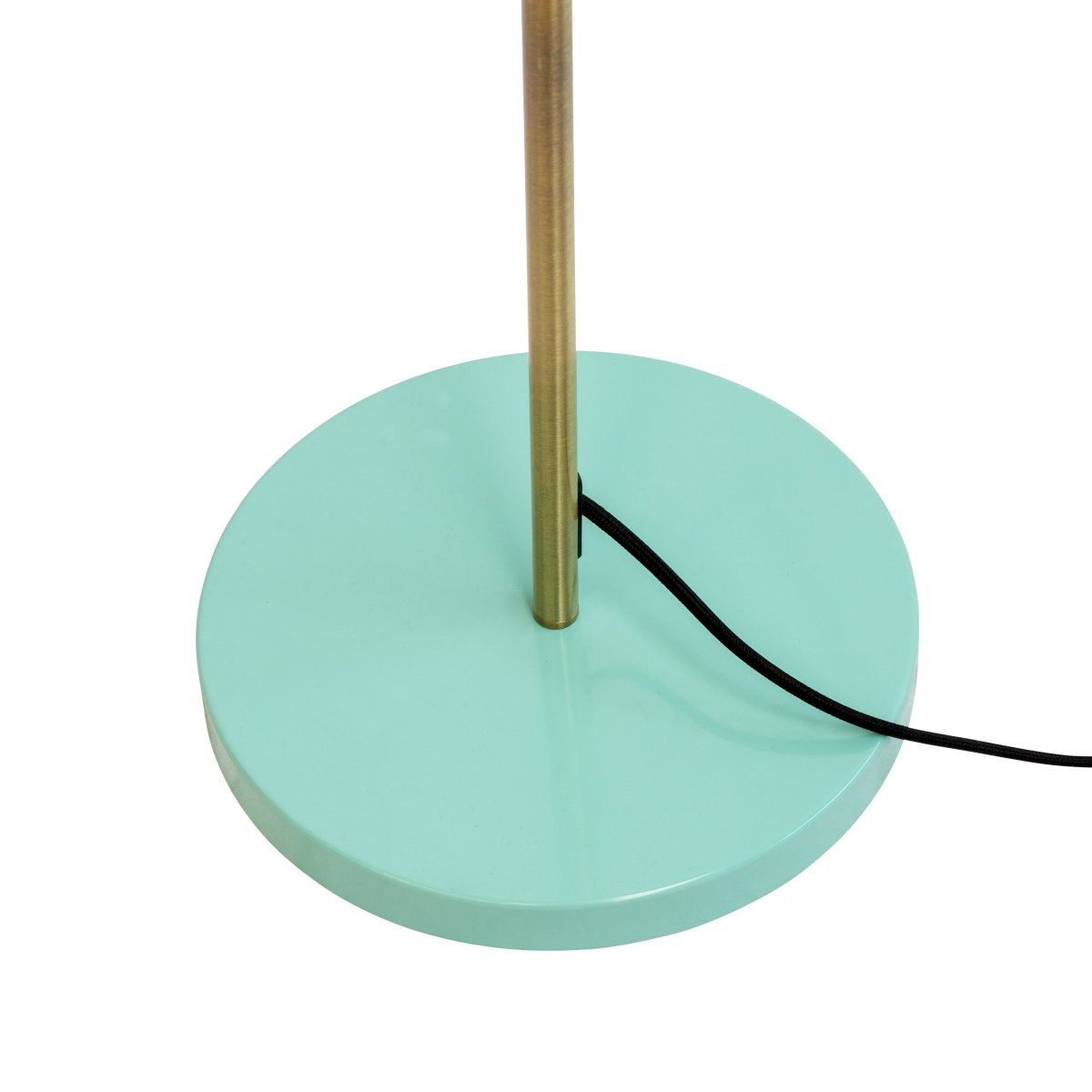 Ocean Flerfarget gulvlampe Fra Dyberg Larsen - Havgulvlampe i fargene Curry/Brass/Turquoise har en metallkonstruksjon, kan vinkles opp og ned, og leveres med fotbryter på sokkelen.