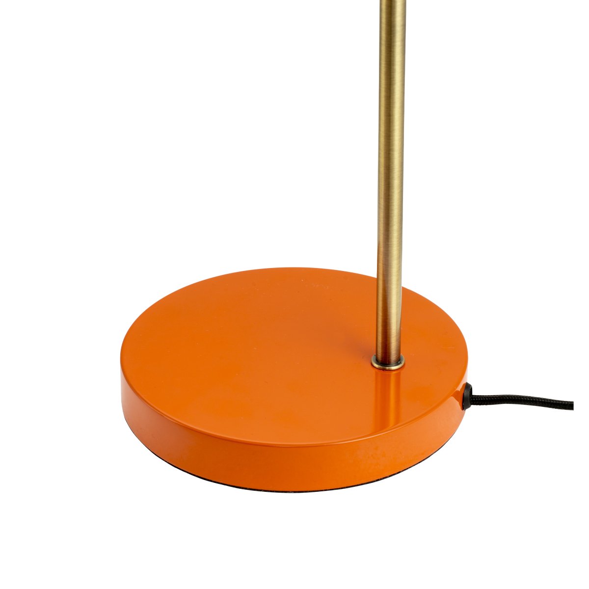 Ocean 43cm Oransje skrivebordslampe Fra Dyberg Larsen - Med den justerbare lampeskjermen kan lyset enkelt tilpasses dine behov, og skaper en hyggelig atmosfære og fargesprakende i hjemmet ditt.