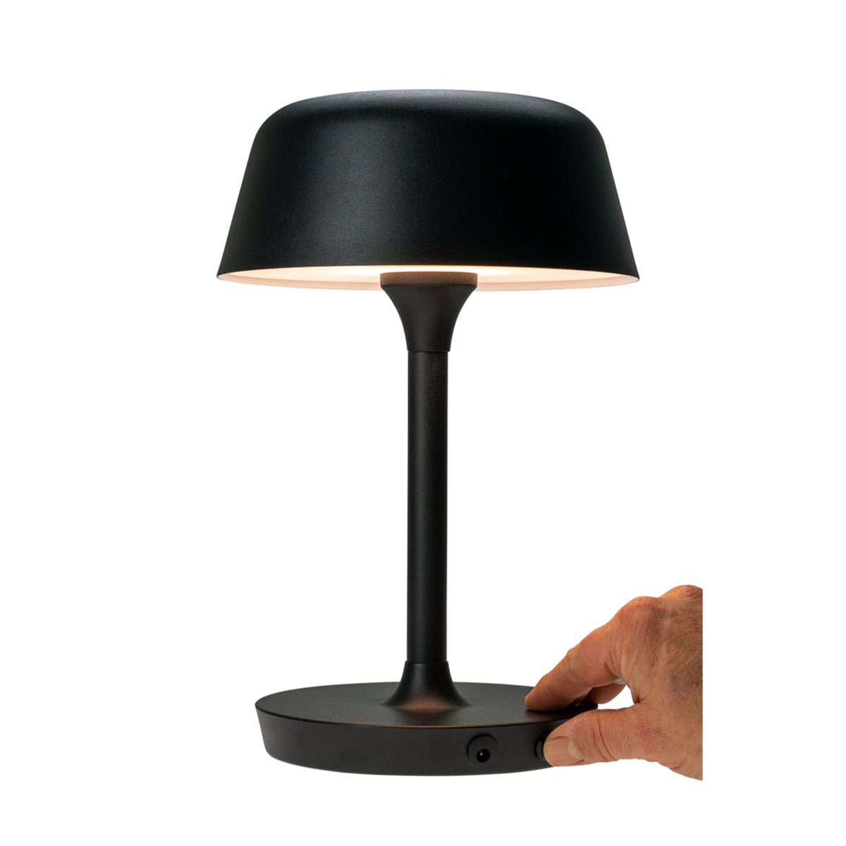 Valencia 30cm Svart bærbar Fra Dyberg Larsen - Den elegante Valencia bordlampen fra Dyberg Larsen i sort er oppladbar og kan plasseres der det trengs mest.