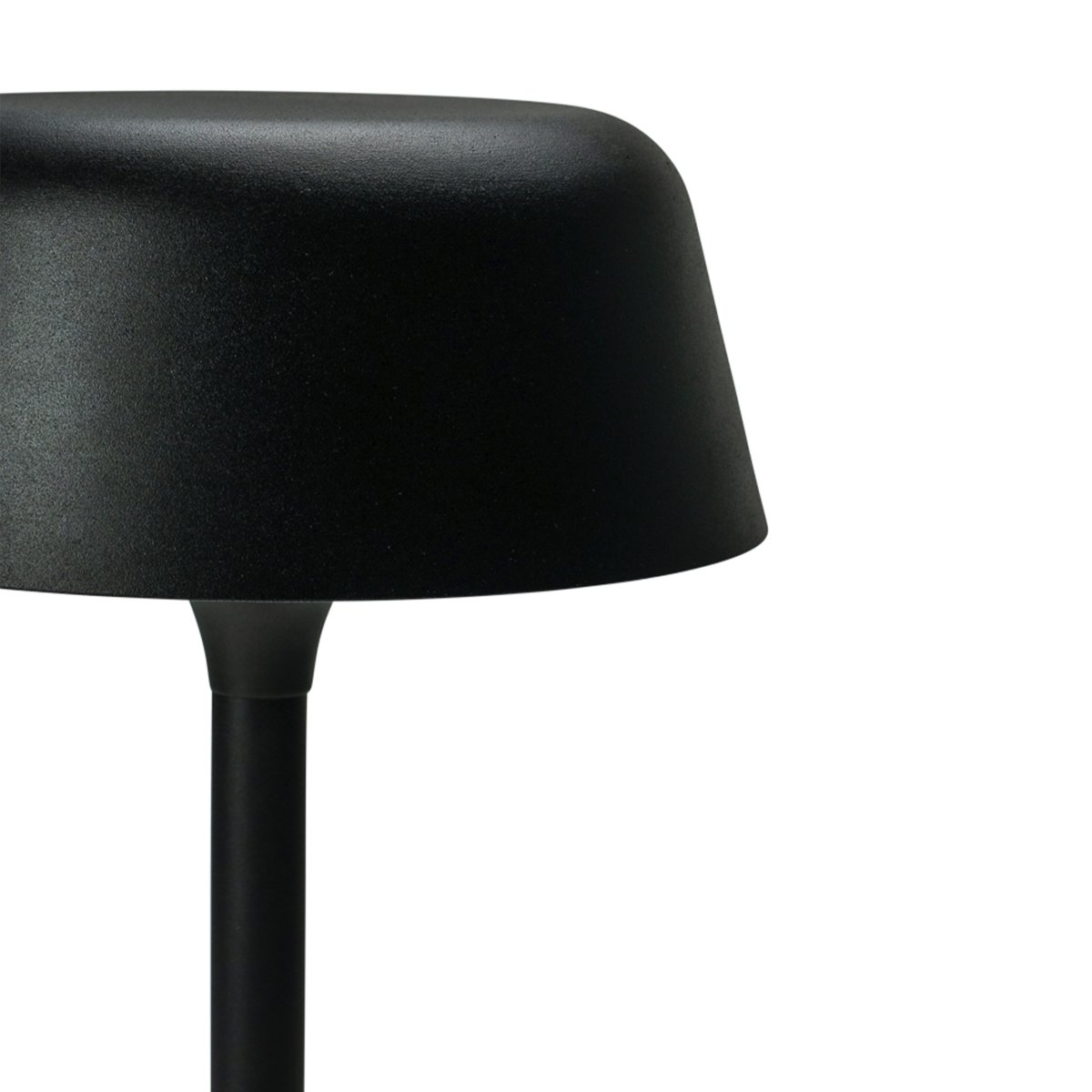 Valencia 30cm Svart bærbar Fra Dyberg Larsen - Den elegante Valencia bordlampen fra Dyberg Larsen i sort er oppladbar og kan plasseres der det trengs mest.