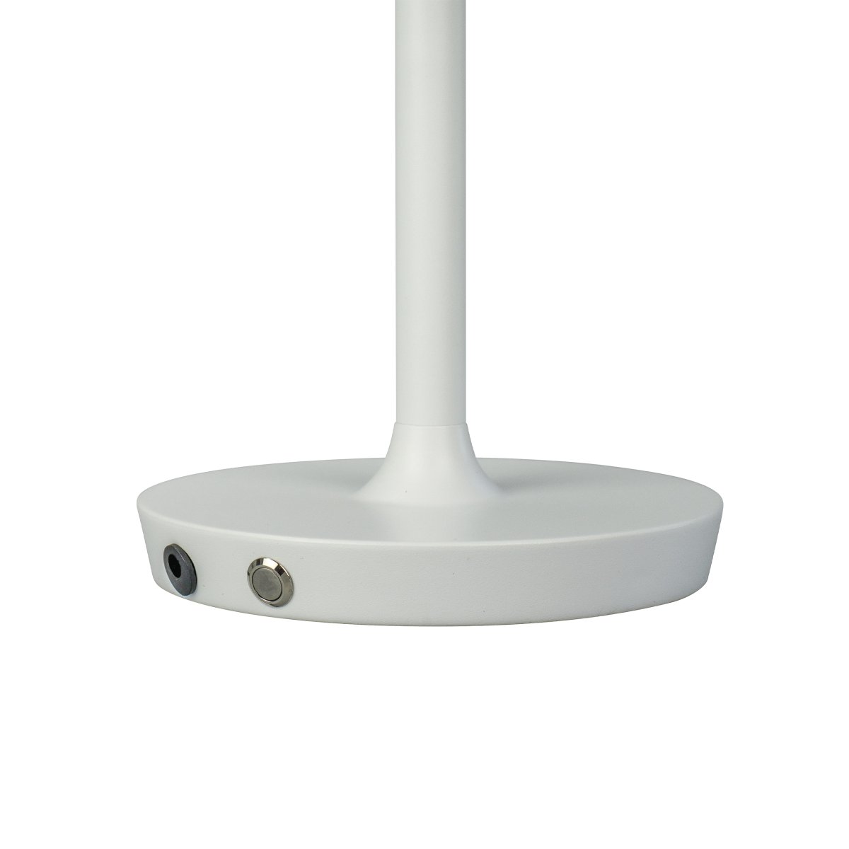 Valencia 30cm Hvit bærbar Fra Dyberg Larsen - Den elegante Valencia bordlampen fra Dyberg Larsen i hvit er oppladbar og kan plasseres der det trengs mest.
