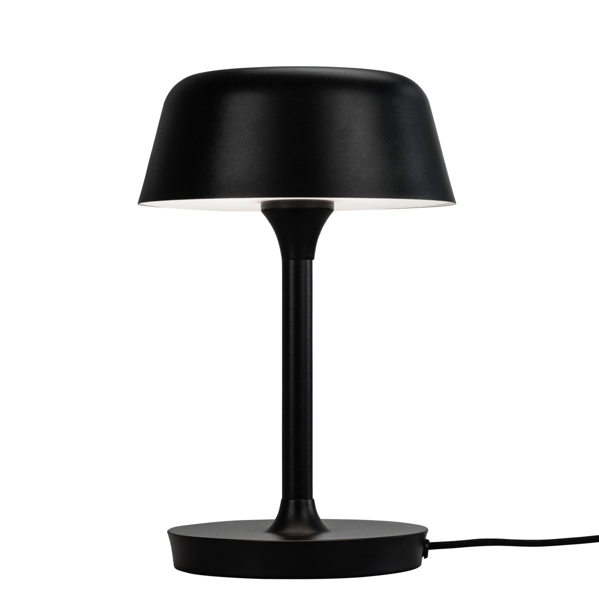 Valencia 30cm Svart bordlampe Fra Dyberg Larsen - Valencia bordlampe er en elegant og unik lampe som sprer et vakkert og behagelig lys.