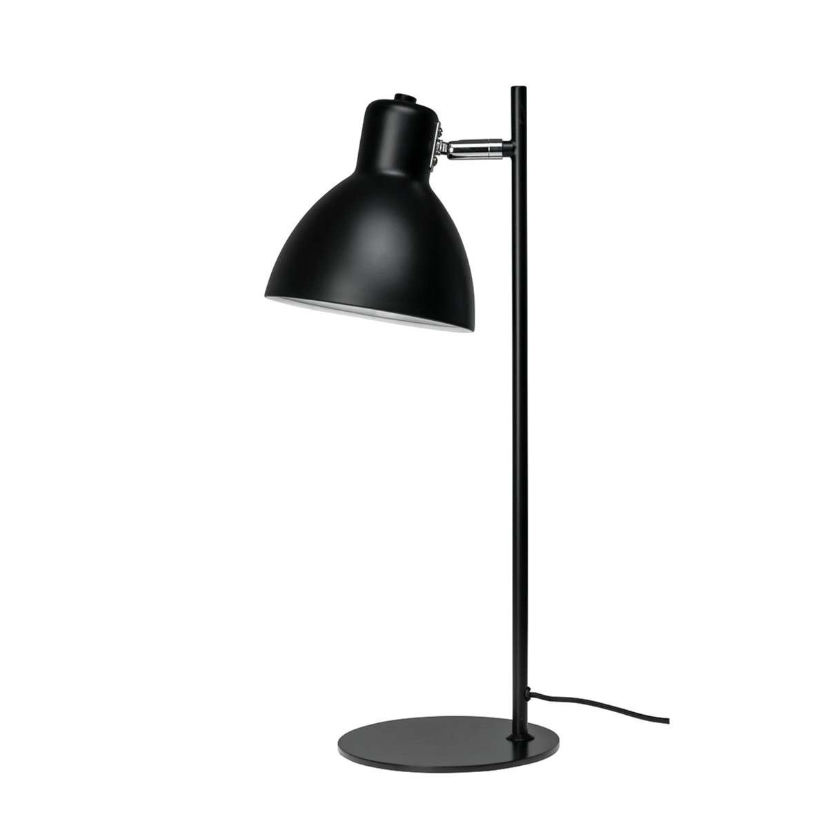 Skagen 50cm Svart skrivebordslampe Fra Dyberg Larsen - La Skagen spre et fokusert og behagelig lys n&aring;r du trenger det som mest, og gi hjemmet ditt et tidl&oslash;st og sofistikert utseende med denne kvalitetslampen!