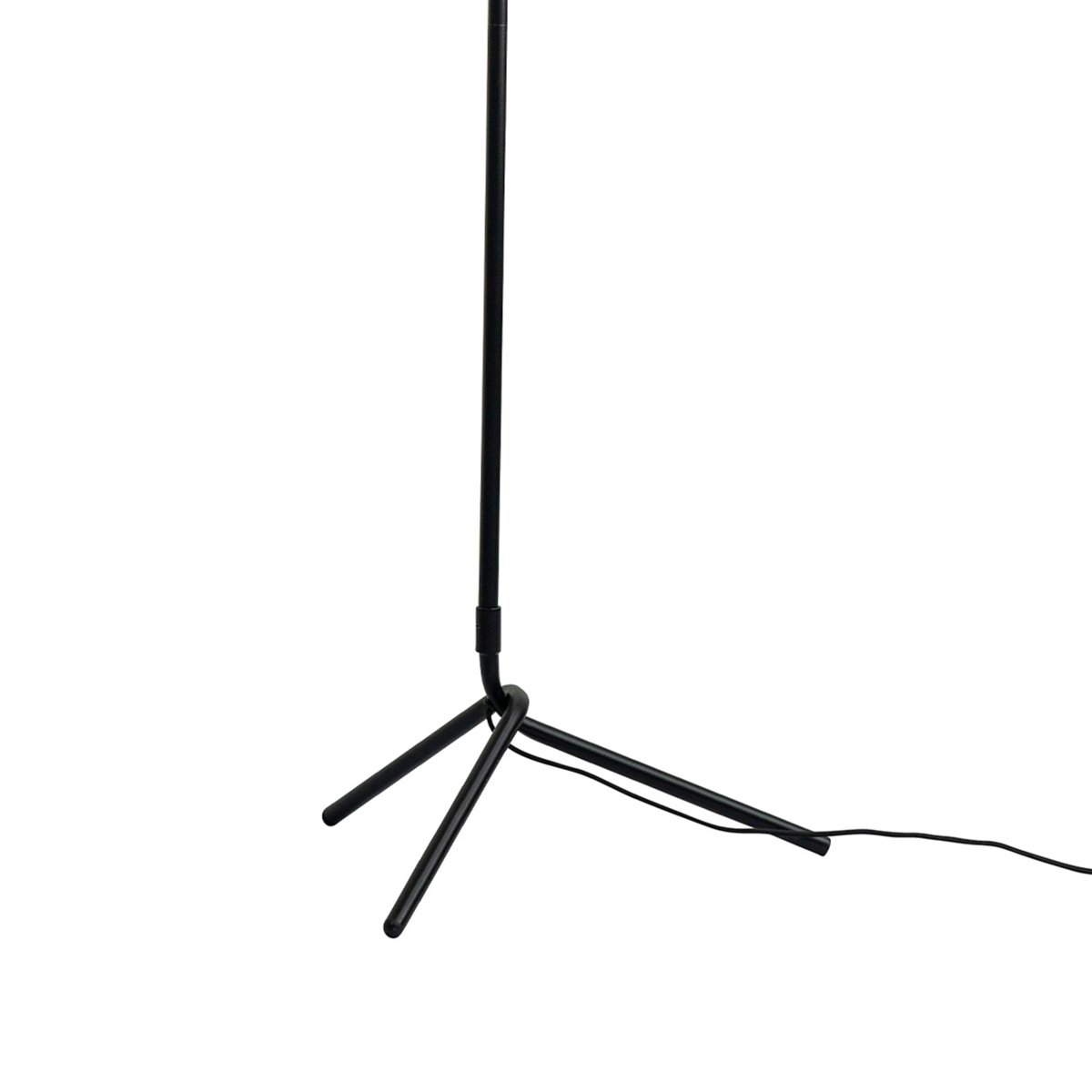 Tokyo Svart gulvlampe Fra Dyberg Larsen - Tokyo er en lampeserie med et helt unikt design.