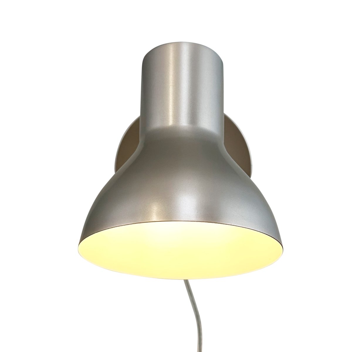 Bob Beige leselampe Fra Dyberg Larsen - Bob &auml;r det perfekta valet f&ouml;r det moderna hemmet och kombinerar stilren design med funktionalitet.