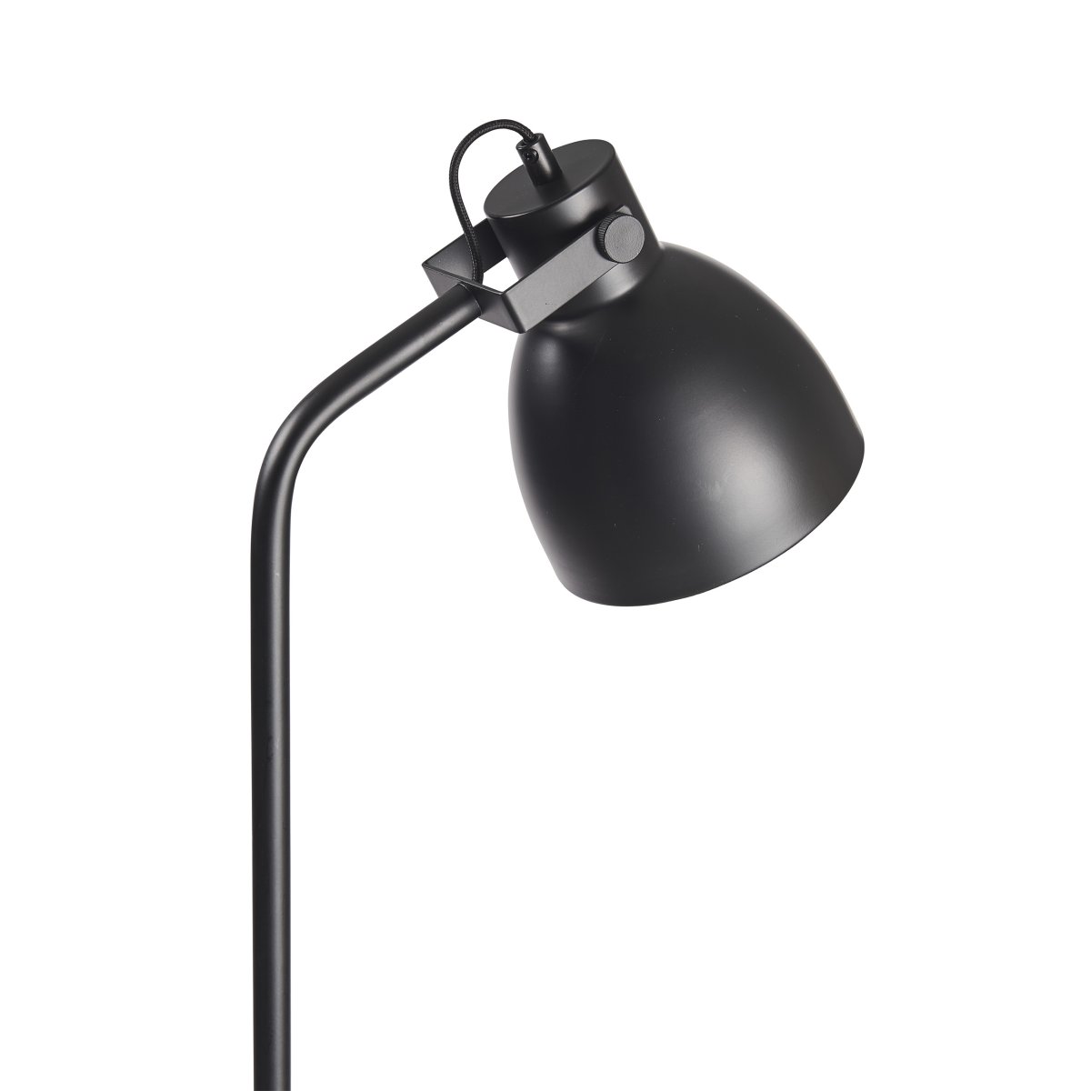 Coast Svart gulvlampe Fra Dyberg Larsen - Laget av metall med hvitt interiør gir den god belysning i kombinasjon med den bevegelige skjermen.