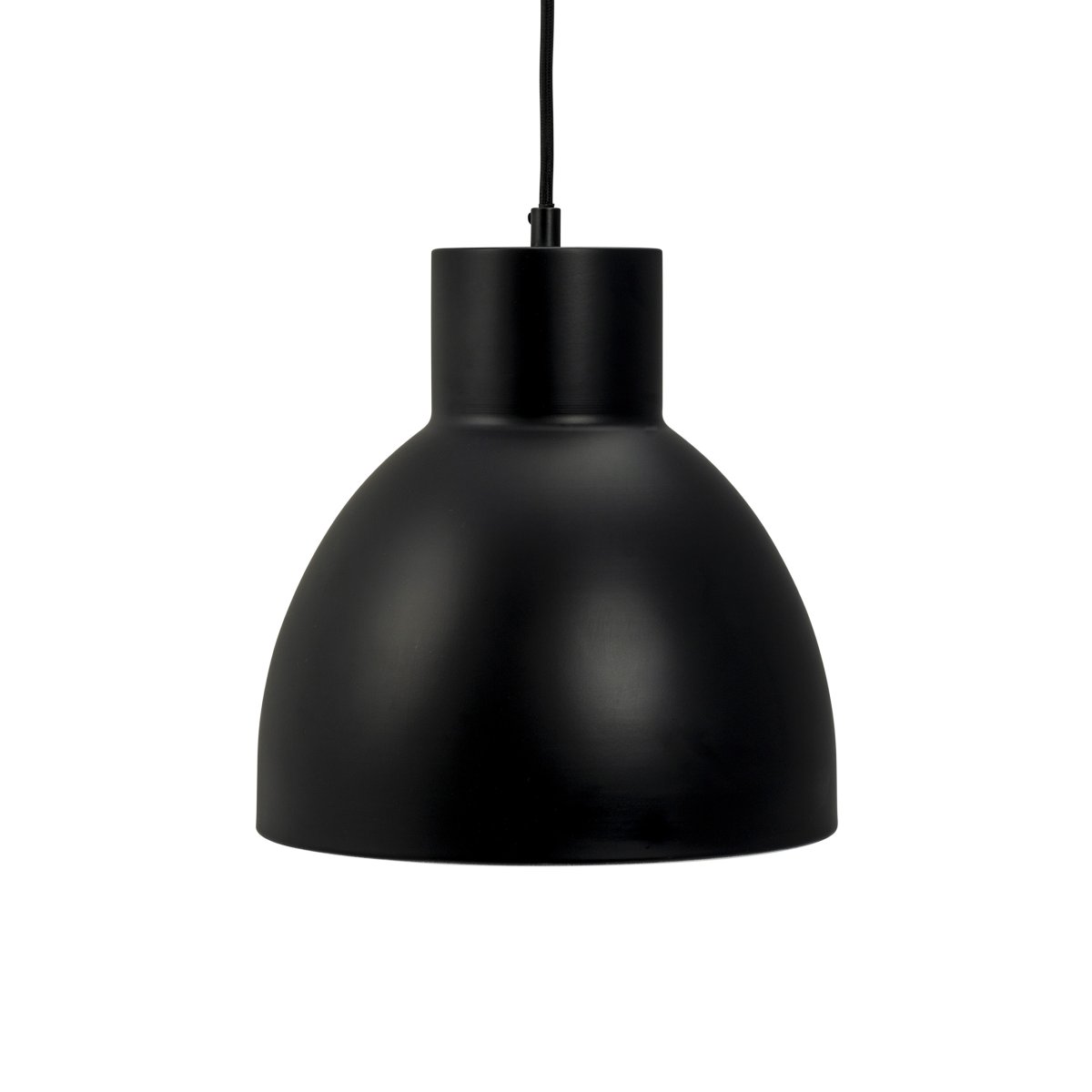 Coast Ø25 Svart Taklampe Fra Dyberg Larsen - Den dansk-designede Coast-serien fra Dyberg Larsen har elegante linjer og stilige, buede armaturer og tilbyr designlamper som pendler, vegglamper, bordlamper og gulvlamper i sort eller hvit.